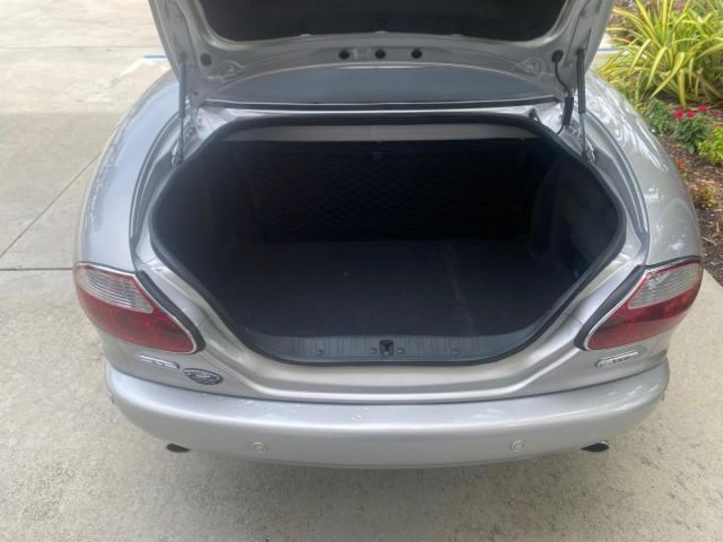 2004 Quartz /Charcoal Jaguar XK8 CONV LOW MILES 22,128 (SAJDA42CX42) with an 4.2L DOHC EFI 32-Valve Aluminum Alloy V8 Engine engine, Automatic transmission, located at 4701 North Dixie Hwy, Pompano Beach, FL, 33064, (954) 422-2889, 26.240938, -80.123474 - OUR WEBPAGE FLORIDACARS1.COM HAS OVER 100 PHOTOS AND FREE CARFAX LINK 2004 JAGUAR XK-SERIES XK8 $ 75,530 NEW VIN: SAJDA42CX42A37634 S A J D A 4 2 C X 4 2 A 3 7 6 3 4 CONVERTIBLE 4.2L V8 F DOHC GASOLINE REAR WHEEL DRIVE TOP WORKS GREAT! TIRES ARE LIKE NEW! Top Features Alloy Wheels Leather Seats Alpi - Photo#83