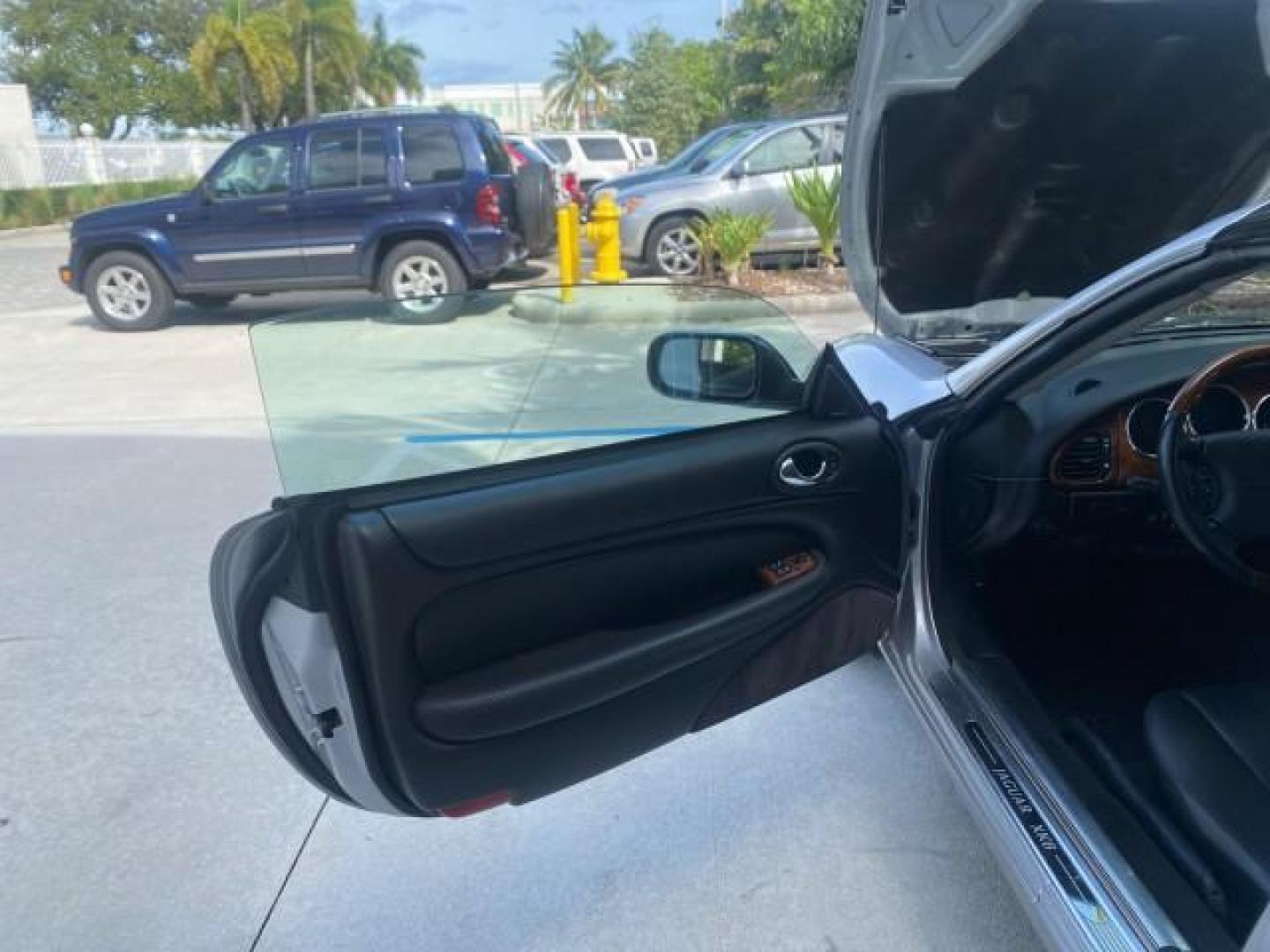 2004 Quartz /Charcoal Jaguar XK8 XK8 CONV LOW MILES 22,152 (SAJDA42CX42) with an 4.2L DOHC EFI 32-Valve Aluminum Alloy V8 Engine engine, Automatic transmission, located at 4701 North Dixie Hwy, Pompano Beach, FL, 33064, (954) 422-2889, 26.240938, -80.123474 - OUR WEBPAGE FLORIDACARS1.COM HAS OVER 100 PHOTOS AND FREE CARFAX LINK 2004 JAGUAR XK-SERIES XK8 $ 75,530 NEW VIN: SAJDA42CX42A37634 S A J D A 4 2 C X 4 2 A 3 7 6 3 4 CONVERTIBLE 4.2L V8 F DOHC GASOLINE REAR WHEEL DRIVE TOP WORKS GREAT! TIRES ARE LIKE NEW! Top Features Alloy Wheels Leather Seats Alpi - Photo#9