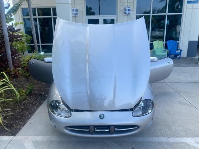 2004 Quartz /Charcoal Jaguar XK8 CONV LOW MILES 22,152 (SAJDA42CX42) with an 4.2L DOHC EFI 32-Valve Aluminum Alloy V8 Engine engine, Automatic transmission, located at 4701 North Dixie Hwy, Pompano Beach, FL, 33064, (954) 422-2889, 26.240938, -80.123474 - OUR WEBPAGE FLORIDACARS1.COM HAS OVER 100 PHOTOS AND FREE CARFAX LINK 2004 JAGUAR XK-SERIES XK8 $ 75,530 NEW VIN: SAJDA42CX42A37634 S A J D A 4 2 C X 4 2 A 3 7 6 3 4 CONVERTIBLE 4.2L V8 F DOHC GASOLINE REAR WHEEL DRIVE TOP WORKS GREAT! TIRES ARE LIKE NEW! Top Features Alloy Wheels Leather Seats Alpi - Photo#17