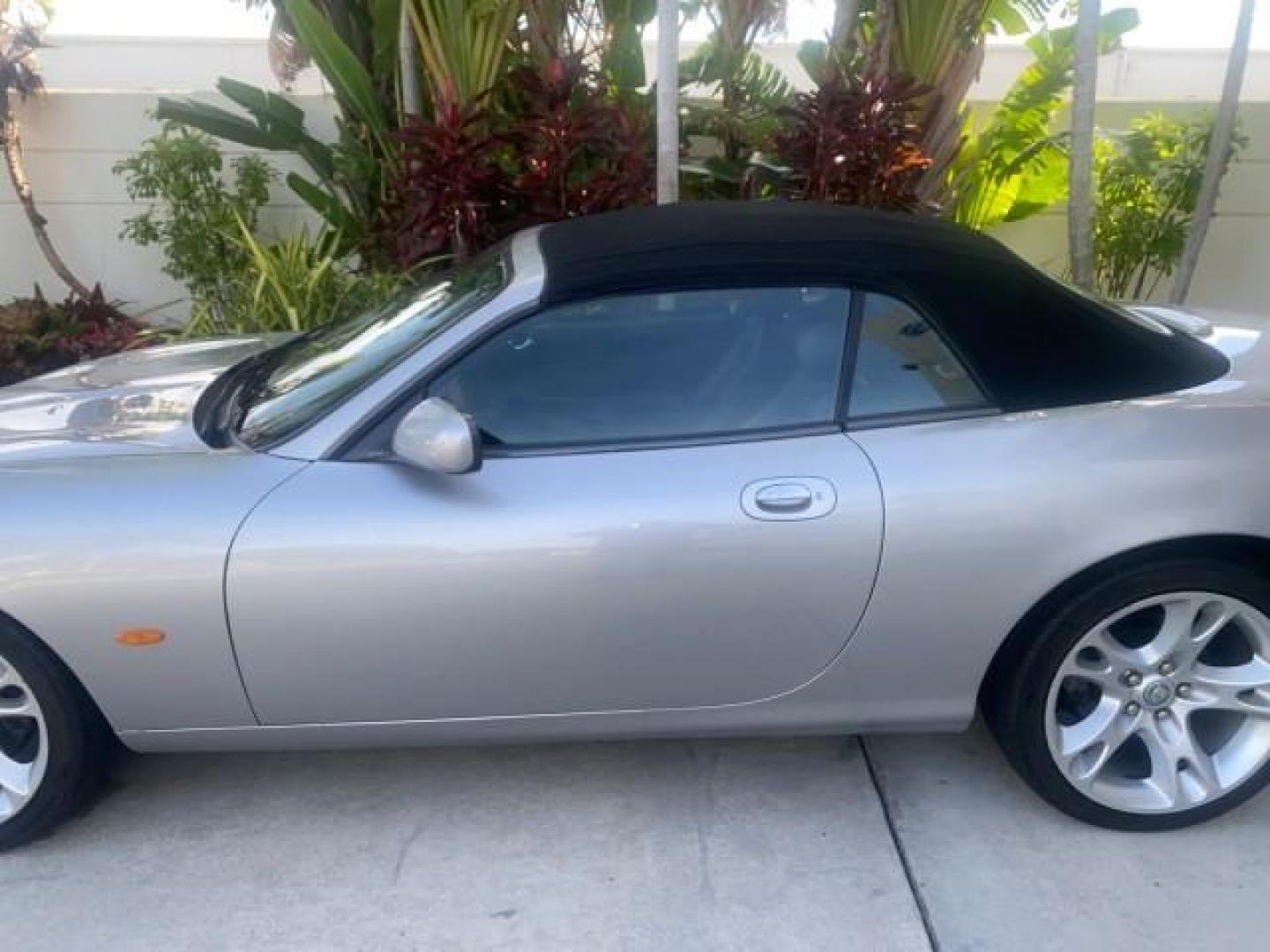2004 Quartz /Charcoal Jaguar XK8 XK8 CONV LOW MILES 22,152 (SAJDA42CX42) with an 4.2L DOHC EFI 32-Valve Aluminum Alloy V8 Engine engine, Automatic transmission, located at 4701 North Dixie Hwy, Pompano Beach, FL, 33064, (954) 422-2889, 26.240938, -80.123474 - OUR WEBPAGE FLORIDACARS1.COM HAS OVER 100 PHOTOS AND FREE CARFAX LINK 2004 JAGUAR XK-SERIES XK8 $ 75,530 NEW VIN: SAJDA42CX42A37634 S A J D A 4 2 C X 4 2 A 3 7 6 3 4 CONVERTIBLE 4.2L V8 F DOHC GASOLINE REAR WHEEL DRIVE TOP WORKS GREAT! TIRES ARE LIKE NEW! Top Features Alloy Wheels Leather Seats Alpi - Photo#26