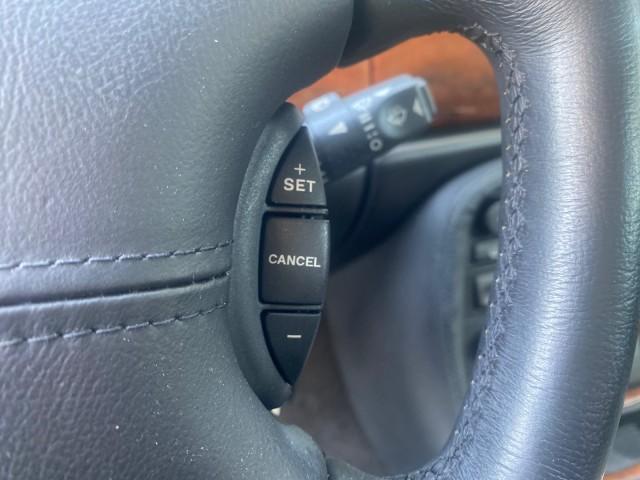 2004 Quartz /Charcoal Jaguar XK8 CONV LOW MILES 22,152 (SAJDA42CX42) with an 4.2L DOHC EFI 32-Valve Aluminum Alloy V8 Engine engine, Automatic transmission, located at 4701 North Dixie Hwy, Pompano Beach, FL, 33064, (954) 422-2889, 26.240938, -80.123474 - OUR WEBPAGE FLORIDACARS1.COM HAS OVER 100 PHOTOS AND FREE CARFAX LINK 2004 JAGUAR XK-SERIES XK8 $ 75,530 NEW VIN: SAJDA42CX42A37634 S A J D A 4 2 C X 4 2 A 3 7 6 3 4 CONVERTIBLE 4.2L V8 F DOHC GASOLINE REAR WHEEL DRIVE TOP WORKS GREAT! TIRES ARE LIKE NEW! Top Features Alloy Wheels Leather Seats Alpi - Photo#42