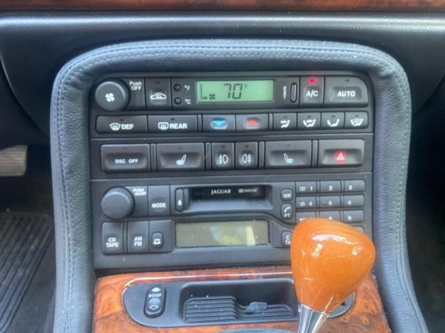 2004 Quartz /Charcoal Jaguar XK8 CONV LOW MILES 22,152 (SAJDA42CX42) with an 4.2L DOHC EFI 32-Valve Aluminum Alloy V8 Engine engine, Automatic transmission, located at 4701 North Dixie Hwy, Pompano Beach, FL, 33064, (954) 422-2889, 26.240938, -80.123474 - OUR WEBPAGE FLORIDACARS1.COM HAS OVER 100 PHOTOS AND FREE CARFAX LINK 2004 JAGUAR XK-SERIES XK8 $ 75,530 NEW VIN: SAJDA42CX42A37634 S A J D A 4 2 C X 4 2 A 3 7 6 3 4 CONVERTIBLE 4.2L V8 F DOHC GASOLINE REAR WHEEL DRIVE TOP WORKS GREAT! TIRES ARE LIKE NEW! Top Features Alloy Wheels Leather Seats Alpi - Photo#48