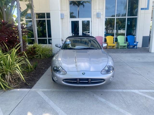 2004 Quartz /Charcoal Jaguar XK8 CONV LOW MILES 22,152 (SAJDA42CX42) with an 4.2L DOHC EFI 32-Valve Aluminum Alloy V8 Engine engine, Automatic transmission, located at 4701 North Dixie Hwy, Pompano Beach, FL, 33064, (954) 422-2889, 26.240938, -80.123474 - OUR WEBPAGE FLORIDACARS1.COM HAS OVER 100 PHOTOS AND FREE CARFAX LINK 2004 JAGUAR XK-SERIES XK8 $ 75,530 NEW VIN: SAJDA42CX42A37634 S A J D A 4 2 C X 4 2 A 3 7 6 3 4 CONVERTIBLE 4.2L V8 F DOHC GASOLINE REAR WHEEL DRIVE TOP WORKS GREAT! TIRES ARE LIKE NEW! Top Features Alloy Wheels Leather Seats Alpi - Photo#72
