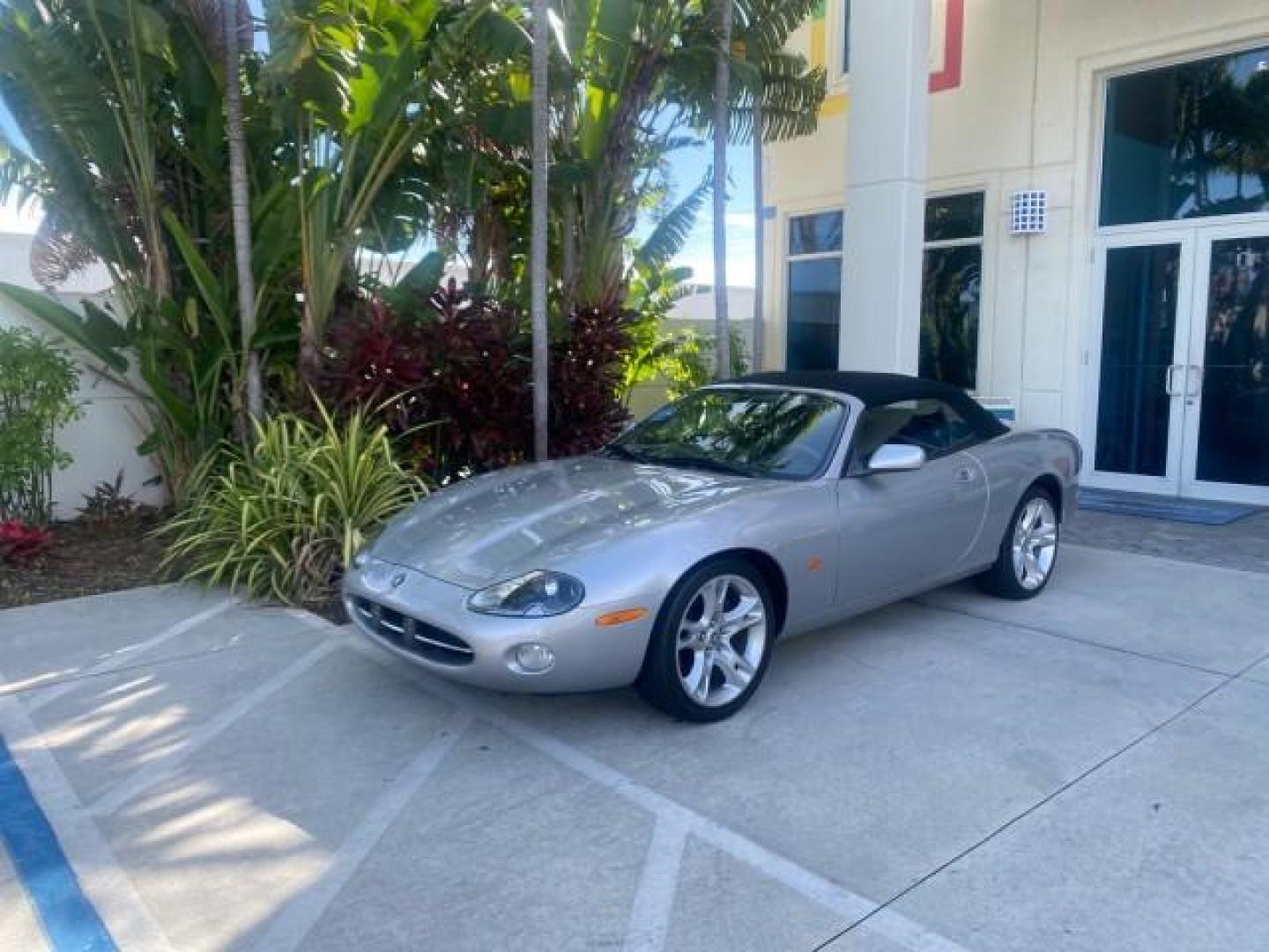 2004 Quartz /Charcoal Jaguar XK8 XK8 CONV LOW MILES 22,152 (SAJDA42CX42) with an 4.2L DOHC EFI 32-Valve Aluminum Alloy V8 Engine engine, Automatic transmission, located at 4701 North Dixie Hwy, Pompano Beach, FL, 33064, (954) 422-2889, 26.240938, -80.123474 - OUR WEBPAGE FLORIDACARS1.COM HAS OVER 100 PHOTOS AND FREE CARFAX LINK 2004 JAGUAR XK-SERIES XK8 $ 75,530 NEW VIN: SAJDA42CX42A37634 S A J D A 4 2 C X 4 2 A 3 7 6 3 4 CONVERTIBLE 4.2L V8 F DOHC GASOLINE REAR WHEEL DRIVE TOP WORKS GREAT! TIRES ARE LIKE NEW! Top Features Alloy Wheels Leather Seats Alpi - Photo#74