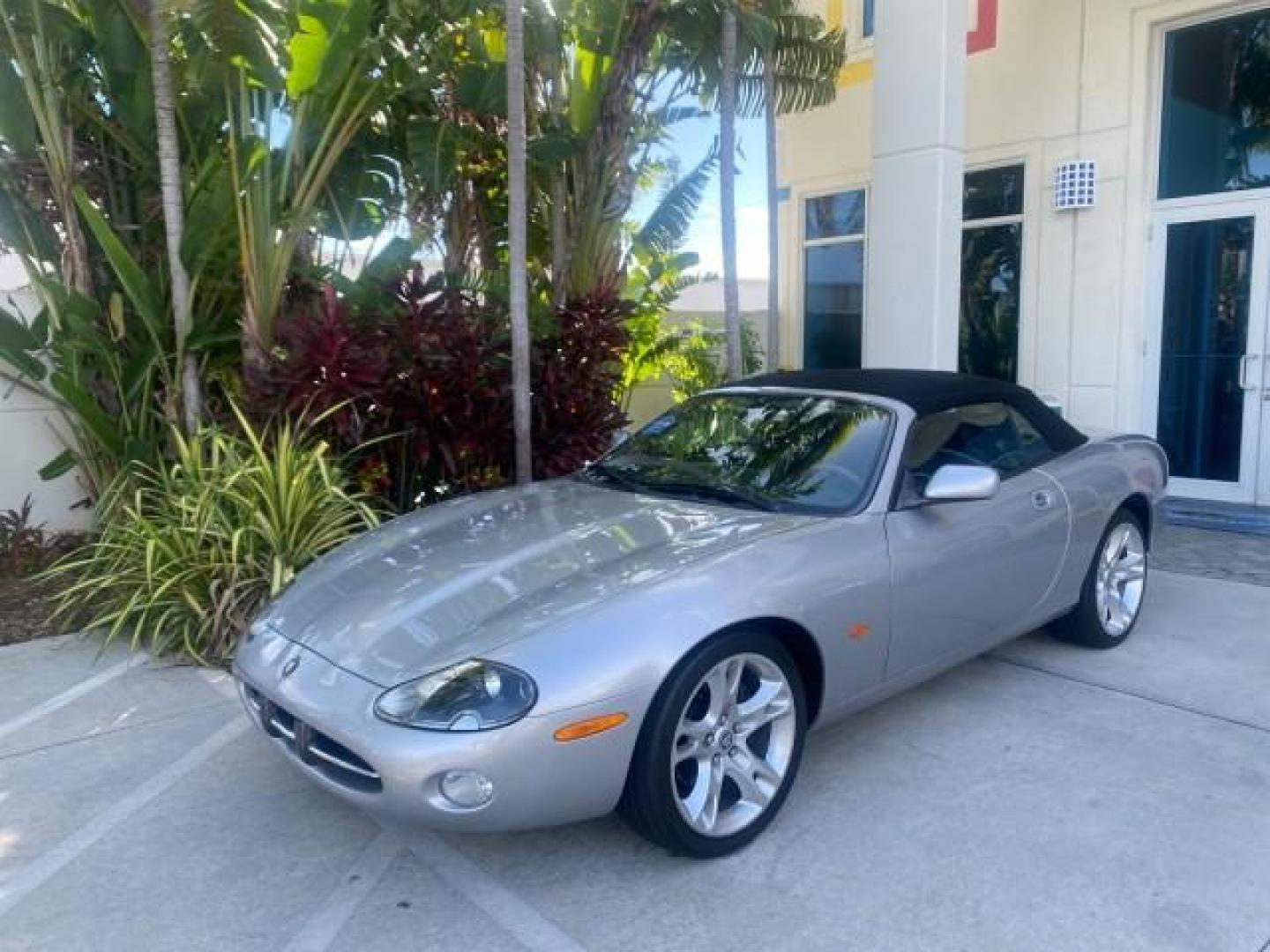 2004 Quartz /Charcoal Jaguar XK8 XK8 CONV LOW MILES 22,152 (SAJDA42CX42) with an 4.2L DOHC EFI 32-Valve Aluminum Alloy V8 Engine engine, Automatic transmission, located at 4701 North Dixie Hwy, Pompano Beach, FL, 33064, (954) 422-2889, 26.240938, -80.123474 - OUR WEBPAGE FLORIDACARS1.COM HAS OVER 100 PHOTOS AND FREE CARFAX LINK 2004 JAGUAR XK-SERIES XK8 $ 75,530 NEW VIN: SAJDA42CX42A37634 S A J D A 4 2 C X 4 2 A 3 7 6 3 4 CONVERTIBLE 4.2L V8 F DOHC GASOLINE REAR WHEEL DRIVE TOP WORKS GREAT! TIRES ARE LIKE NEW! Top Features Alloy Wheels Leather Seats Alpi - Photo#75