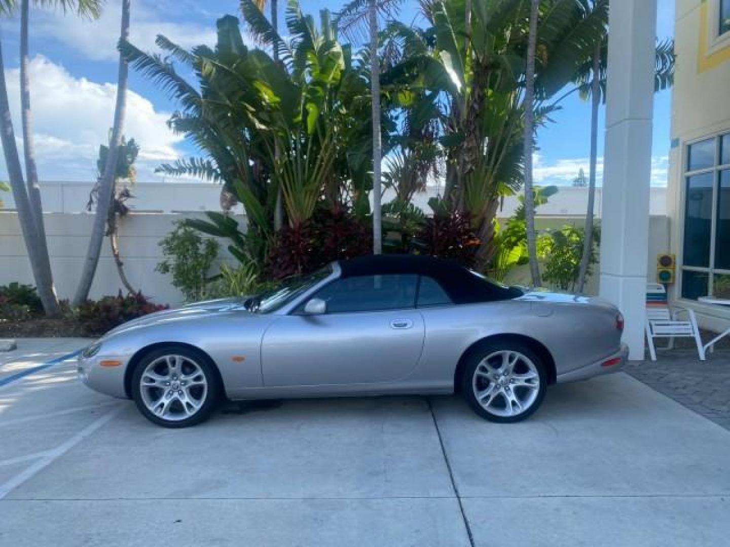 2004 Quartz /Charcoal Jaguar XK8 XK8 CONV LOW MILES 22,152 (SAJDA42CX42) with an 4.2L DOHC EFI 32-Valve Aluminum Alloy V8 Engine engine, Automatic transmission, located at 4701 North Dixie Hwy, Pompano Beach, FL, 33064, (954) 422-2889, 26.240938, -80.123474 - OUR WEBPAGE FLORIDACARS1.COM HAS OVER 100 PHOTOS AND FREE CARFAX LINK 2004 JAGUAR XK-SERIES XK8 $ 75,530 NEW VIN: SAJDA42CX42A37634 S A J D A 4 2 C X 4 2 A 3 7 6 3 4 CONVERTIBLE 4.2L V8 F DOHC GASOLINE REAR WHEEL DRIVE TOP WORKS GREAT! TIRES ARE LIKE NEW! Top Features Alloy Wheels Leather Seats Alpi - Photo#76