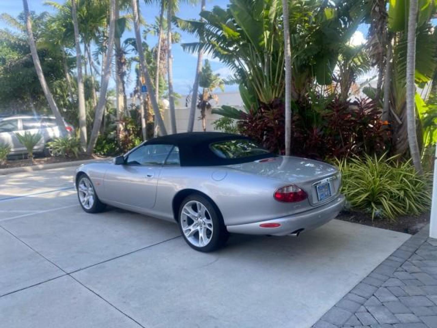 2004 Quartz /Charcoal Jaguar XK8 XK8 CONV LOW MILES 22,152 (SAJDA42CX42) with an 4.2L DOHC EFI 32-Valve Aluminum Alloy V8 Engine engine, Automatic transmission, located at 4701 North Dixie Hwy, Pompano Beach, FL, 33064, (954) 422-2889, 26.240938, -80.123474 - OUR WEBPAGE FLORIDACARS1.COM HAS OVER 100 PHOTOS AND FREE CARFAX LINK 2004 JAGUAR XK-SERIES XK8 $ 75,530 NEW VIN: SAJDA42CX42A37634 S A J D A 4 2 C X 4 2 A 3 7 6 3 4 CONVERTIBLE 4.2L V8 F DOHC GASOLINE REAR WHEEL DRIVE TOP WORKS GREAT! TIRES ARE LIKE NEW! Top Features Alloy Wheels Leather Seats Alpi - Photo#78
