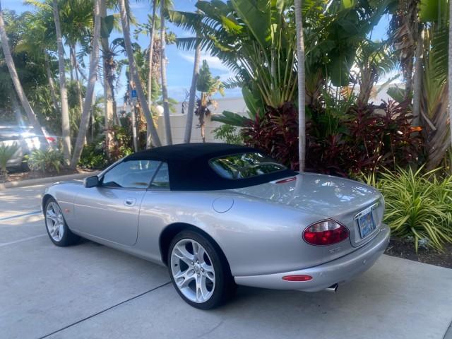 2004 Quartz /Charcoal Jaguar XK8 CONV LOW MILES 22,152 (SAJDA42CX42) with an 4.2L DOHC EFI 32-Valve Aluminum Alloy V8 Engine engine, Automatic transmission, located at 4701 North Dixie Hwy, Pompano Beach, FL, 33064, (954) 422-2889, 26.240938, -80.123474 - OUR WEBPAGE FLORIDACARS1.COM HAS OVER 100 PHOTOS AND FREE CARFAX LINK 2004 JAGUAR XK-SERIES XK8 $ 75,530 NEW VIN: SAJDA42CX42A37634 S A J D A 4 2 C X 4 2 A 3 7 6 3 4 CONVERTIBLE 4.2L V8 F DOHC GASOLINE REAR WHEEL DRIVE TOP WORKS GREAT! TIRES ARE LIKE NEW! Top Features Alloy Wheels Leather Seats Alpi - Photo#79