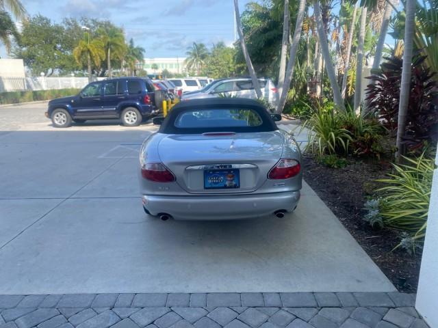2004 Quartz /Charcoal Jaguar XK8 CONV LOW MILES 22,152 (SAJDA42CX42) with an 4.2L DOHC EFI 32-Valve Aluminum Alloy V8 Engine engine, Automatic transmission, located at 4701 North Dixie Hwy, Pompano Beach, FL, 33064, (954) 422-2889, 26.240938, -80.123474 - OUR WEBPAGE FLORIDACARS1.COM HAS OVER 100 PHOTOS AND FREE CARFAX LINK 2004 JAGUAR XK-SERIES XK8 $ 75,530 NEW VIN: SAJDA42CX42A37634 S A J D A 4 2 C X 4 2 A 3 7 6 3 4 CONVERTIBLE 4.2L V8 F DOHC GASOLINE REAR WHEEL DRIVE TOP WORKS GREAT! TIRES ARE LIKE NEW! Top Features Alloy Wheels Leather Seats Alpi - Photo#80