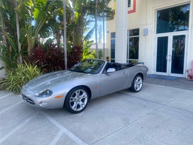 2004 Quartz /Charcoal Jaguar XK8 CONV LOW MILES 22,152 (SAJDA42CX42) with an 4.2L DOHC EFI 32-Valve Aluminum Alloy V8 Engine engine, Automatic transmission, located at 4701 North Dixie Hwy, Pompano Beach, FL, 33064, (954) 422-2889, 26.240938, -80.123474 - OUR WEBPAGE FLORIDACARS1.COM HAS OVER 100 PHOTOS AND FREE CARFAX LINK 2004 JAGUAR XK-SERIES XK8 $ 75,530 NEW VIN: SAJDA42CX42A37634 S A J D A 4 2 C X 4 2 A 3 7 6 3 4 CONVERTIBLE 4.2L V8 F DOHC GASOLINE REAR WHEEL DRIVE TOP WORKS GREAT! TIRES ARE LIKE NEW! Top Features Alloy Wheels Leather Seats Alpi - Photo#82