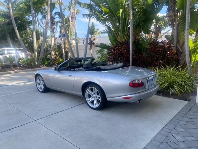 2004 Quartz /Charcoal Jaguar XK8 CONV LOW MILES 22,152 (SAJDA42CX42) with an 4.2L DOHC EFI 32-Valve Aluminum Alloy V8 Engine engine, Automatic transmission, located at 4701 North Dixie Hwy, Pompano Beach, FL, 33064, (954) 422-2889, 26.240938, -80.123474 - OUR WEBPAGE FLORIDACARS1.COM HAS OVER 100 PHOTOS AND FREE CARFAX LINK 2004 JAGUAR XK-SERIES XK8 $ 75,530 NEW VIN: SAJDA42CX42A37634 S A J D A 4 2 C X 4 2 A 3 7 6 3 4 CONVERTIBLE 4.2L V8 F DOHC GASOLINE REAR WHEEL DRIVE TOP WORKS GREAT! TIRES ARE LIKE NEW! Top Features Alloy Wheels Leather Seats Alpi - Photo#86