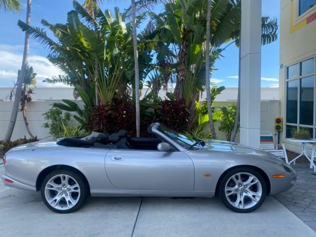 2004 Quartz /Charcoal Jaguar XK8 CONV LOW MILES 22,152 (SAJDA42CX42) with an 4.2L DOHC EFI 32-Valve Aluminum Alloy V8 Engine engine, Automatic transmission, located at 4701 North Dixie Hwy, Pompano Beach, FL, 33064, (954) 422-2889, 26.240938, -80.123474 - OUR WEBPAGE FLORIDACARS1.COM HAS OVER 100 PHOTOS AND FREE CARFAX LINK 2004 JAGUAR XK-SERIES XK8 $ 75,530 NEW VIN: SAJDA42CX42A37634 S A J D A 4 2 C X 4 2 A 3 7 6 3 4 CONVERTIBLE 4.2L V8 F DOHC GASOLINE REAR WHEEL DRIVE TOP WORKS GREAT! TIRES ARE LIKE NEW! Top Features Alloy Wheels Leather Seats Alpi - Photo#97