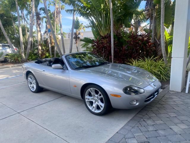 2004 Quartz /Charcoal Jaguar XK8 CONV LOW MILES 22,152 (SAJDA42CX42) with an 4.2L DOHC EFI 32-Valve Aluminum Alloy V8 Engine engine, Automatic transmission, located at 4701 North Dixie Hwy, Pompano Beach, FL, 33064, (954) 422-2889, 26.240938, -80.123474 - OUR WEBPAGE FLORIDACARS1.COM HAS OVER 100 PHOTOS AND FREE CARFAX LINK 2004 JAGUAR XK-SERIES XK8 $ 75,530 NEW VIN: SAJDA42CX42A37634 S A J D A 4 2 C X 4 2 A 3 7 6 3 4 CONVERTIBLE 4.2L V8 F DOHC GASOLINE REAR WHEEL DRIVE TOP WORKS GREAT! TIRES ARE LIKE NEW! Top Features Alloy Wheels Leather Seats Alpi - Photo#98