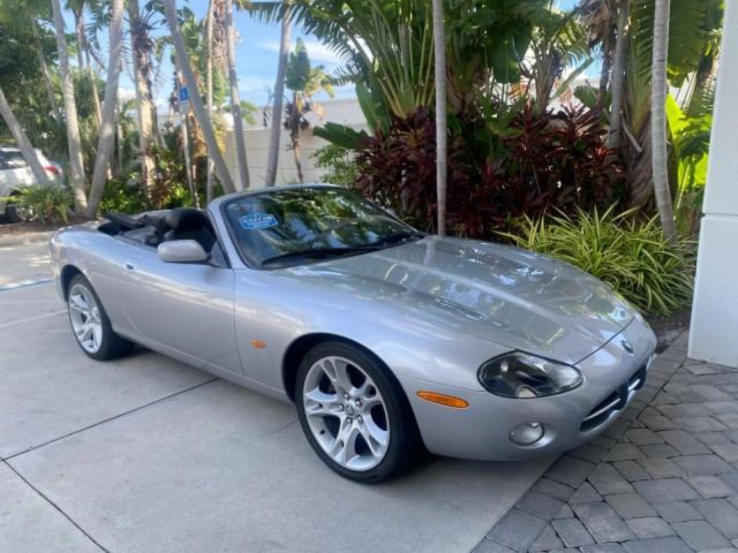2004 Quartz /Charcoal Jaguar XK8 XK8 CONV LOW MILES 22,152 (SAJDA42CX42) with an 4.2L DOHC EFI 32-Valve Aluminum Alloy V8 Engine engine, Automatic transmission, located at 4701 North Dixie Hwy, Pompano Beach, FL, 33064, (954) 422-2889, 26.240938, -80.123474 - OUR WEBPAGE FLORIDACARS1.COM HAS OVER 100 PHOTOS AND FREE CARFAX LINK 2004 JAGUAR XK-SERIES XK8 $ 75,530 NEW VIN: SAJDA42CX42A37634 S A J D A 4 2 C X 4 2 A 3 7 6 3 4 CONVERTIBLE 4.2L V8 F DOHC GASOLINE REAR WHEEL DRIVE TOP WORKS GREAT! TIRES ARE LIKE NEW! Top Features Alloy Wheels Leather Seats Alpi - Photo#99