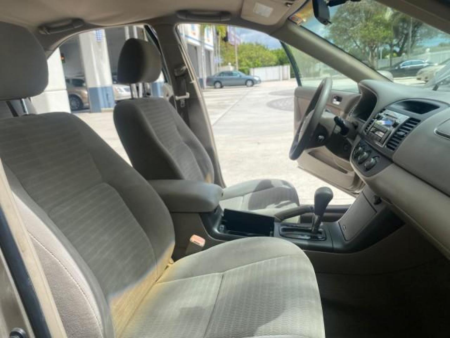 2005 Desert Sand Mica /Stone Toyota Camry LE LOW MILES 57,170 1 FLORIDA (4T1BE32KX5U) with an 2.4L DOHC SEFI Vvti 16-Valve 4-Cyl Engine engine, Automatic transmission, located at 4701 North Dixie Hwy, Pompano Beach, FL, 33064, (954) 422-2889, 26.240938, -80.123474 - OUR WEBPAGE FLORIDACARS1.COM HAS OVER 100 PHOTOS AND FREE CARFAX LINK 2005 TOYOTA CAMRY LE AUTO AC VIN: 4T1BE32KX5U991049 4 T 1 B E 3 2 K X 5 U 9 9 1 0 4 9 SEDAN 4 DR 2.4L I4 F DOHC 16V 34 MPG GASOLINE FRONT WHEEL DRIVE Top Features Cloth Seats Basic Features ABS Brakes Automatic Transmission Power - Photo#12
