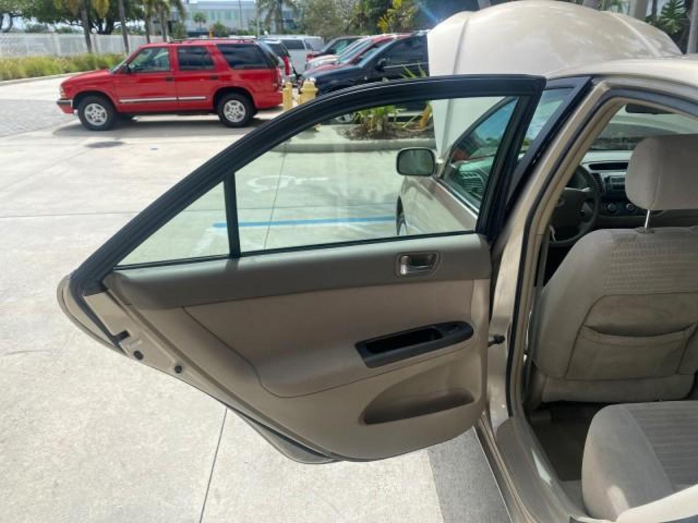 2005 Desert Sand Mica /Stone Toyota Camry LE LOW MILES 57,170 1 FLORIDA (4T1BE32KX5U) with an 2.4L DOHC SEFI Vvti 16-Valve 4-Cyl Engine engine, Automatic transmission, located at 4701 North Dixie Hwy, Pompano Beach, FL, 33064, (954) 422-2889, 26.240938, -80.123474 - OUR WEBPAGE FLORIDACARS1.COM HAS OVER 100 PHOTOS AND FREE CARFAX LINK 2005 TOYOTA CAMRY LE AUTO AC VIN: 4T1BE32KX5U991049 4 T 1 B E 3 2 K X 5 U 9 9 1 0 4 9 SEDAN 4 DR 2.4L I4 F DOHC 16V 34 MPG GASOLINE FRONT WHEEL DRIVE Top Features Cloth Seats Basic Features ABS Brakes Automatic Transmission Power - Photo#13