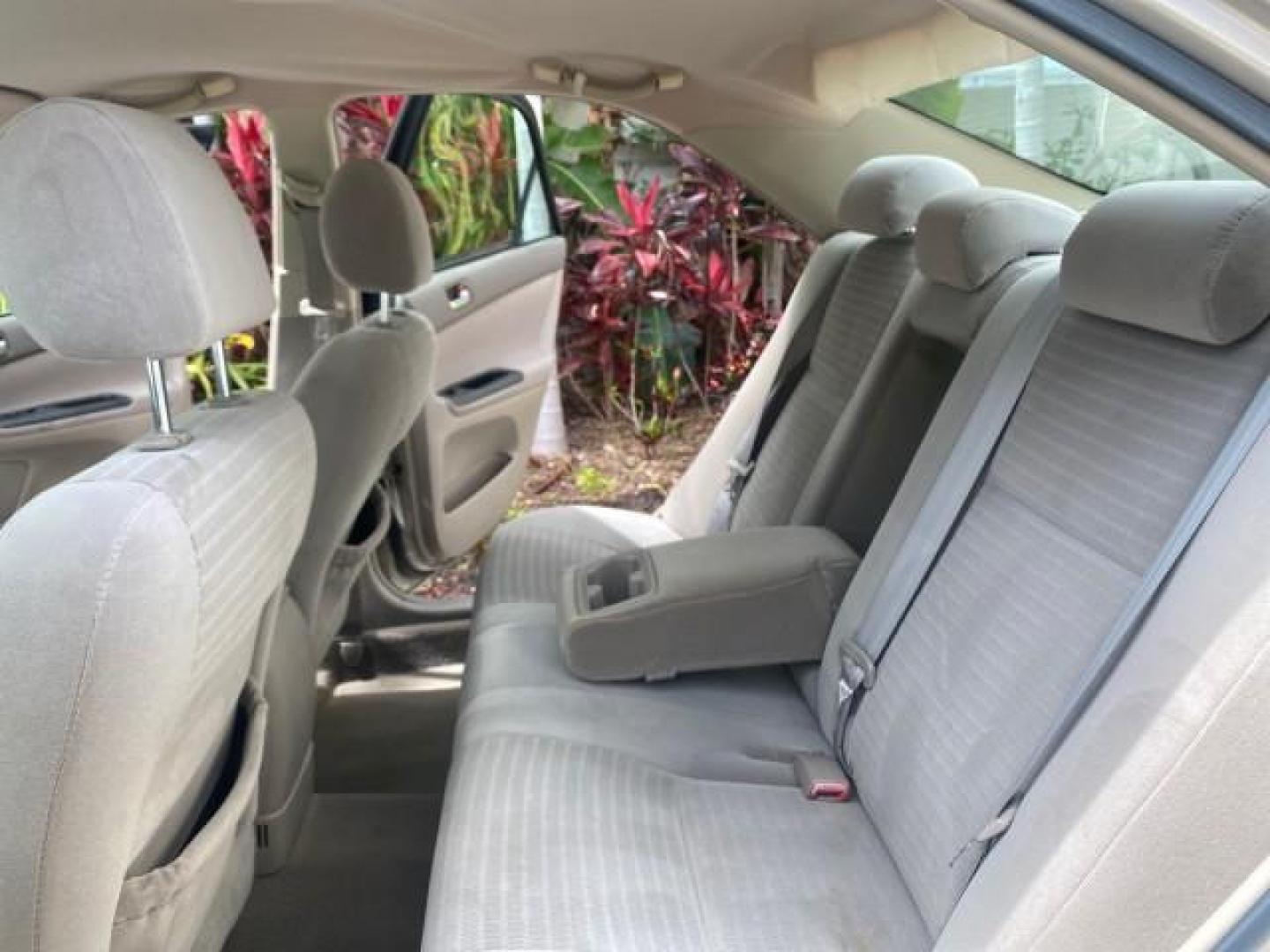 2005 Desert Sand Mica /Stone Toyota Camry LE LOW MILES 57,170 1 FLORIDA (4T1BE32KX5U) with an 2.4L DOHC SEFI Vvti 16-Valve 4-Cyl Engine engine, Automatic transmission, located at 4701 North Dixie Hwy, Pompano Beach, FL, 33064, (954) 422-2889, 26.240938, -80.123474 - OUR WEBPAGE FLORIDACARS1.COM HAS OVER 100 PHOTOS AND FREE CARFAX LINK 2005 TOYOTA CAMRY LE AUTO AC VIN: 4T1BE32KX5U991049 4 T 1 B E 3 2 K X 5 U 9 9 1 0 4 9 SEDAN 4 DR 2.4L I4 F DOHC 16V 34 MPG GASOLINE FRONT WHEEL DRIVE Top Features Cloth Seats Basic Features ABS Brakes Automatic Transmission Power - Photo#14