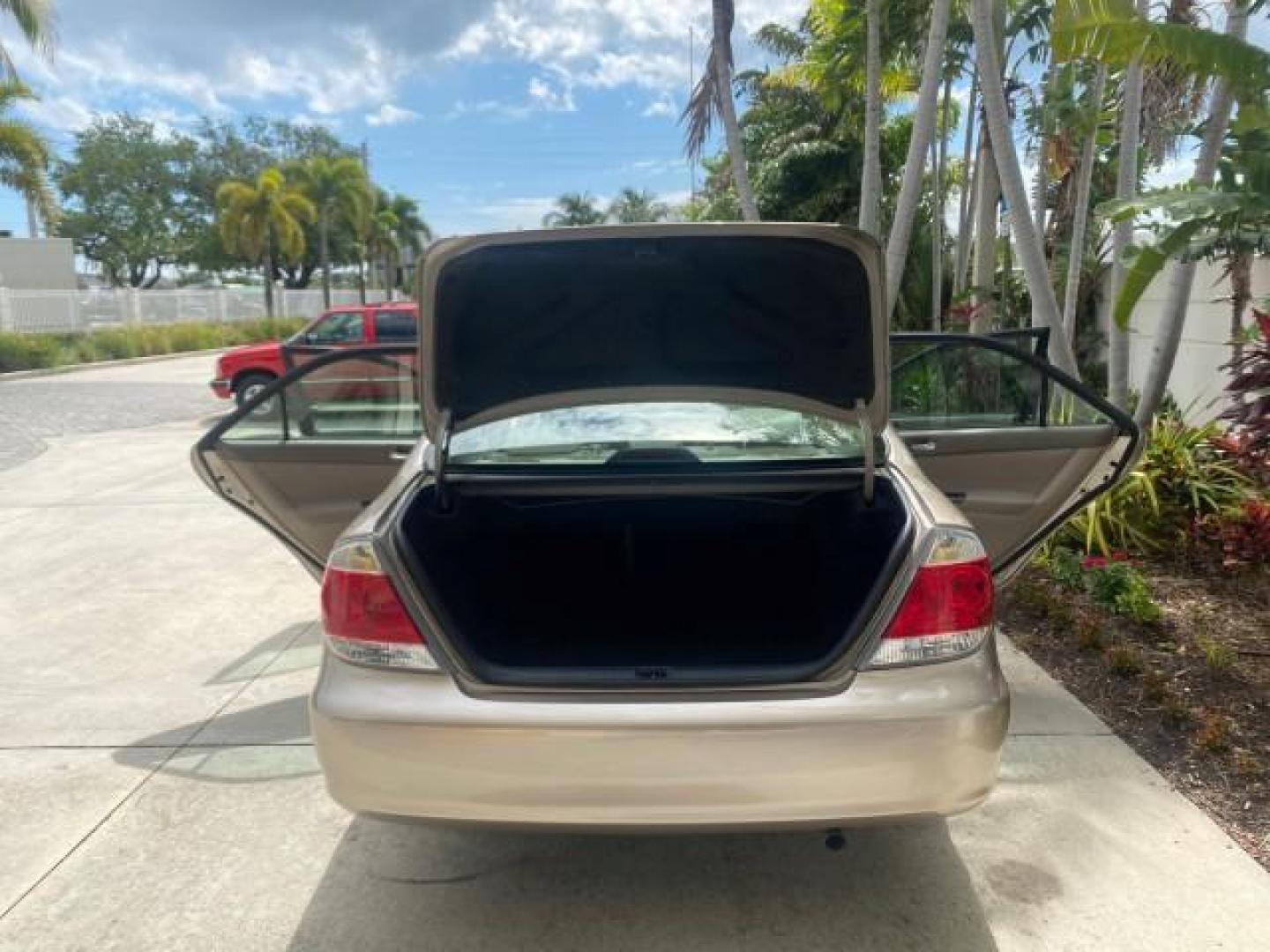 2005 Desert Sand Mica /Stone Toyota Camry LE LOW MILES 57,170 1 FLORIDA (4T1BE32KX5U) with an 2.4L DOHC SEFI Vvti 16-Valve 4-Cyl Engine engine, Automatic transmission, located at 4701 North Dixie Hwy, Pompano Beach, FL, 33064, (954) 422-2889, 26.240938, -80.123474 - OUR WEBPAGE FLORIDACARS1.COM HAS OVER 100 PHOTOS AND FREE CARFAX LINK 2005 TOYOTA CAMRY LE AUTO AC VIN: 4T1BE32KX5U991049 4 T 1 B E 3 2 K X 5 U 9 9 1 0 4 9 SEDAN 4 DR 2.4L I4 F DOHC 16V 34 MPG GASOLINE FRONT WHEEL DRIVE Top Features Cloth Seats Basic Features ABS Brakes Automatic Transmission Power - Photo#15