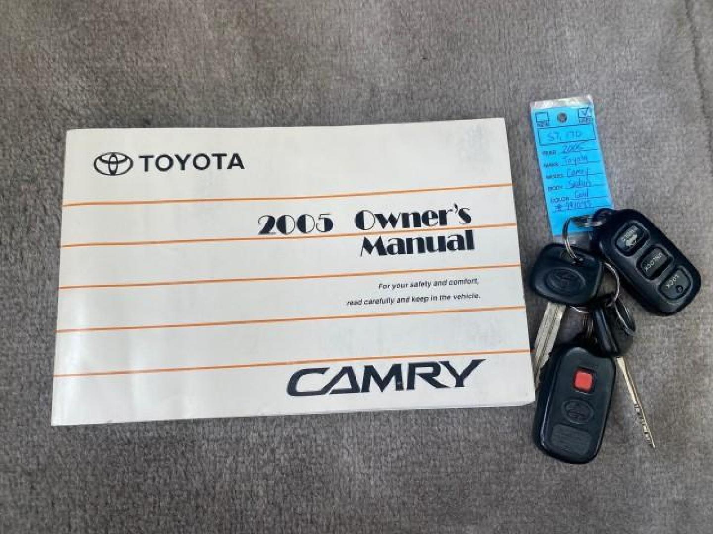 2005 Desert Sand Mica /Stone Toyota Camry LE LOW MILES 57,170 1 FLORIDA (4T1BE32KX5U) with an 2.4L DOHC SEFI Vvti 16-Valve 4-Cyl Engine engine, Automatic transmission, located at 4701 North Dixie Hwy, Pompano Beach, FL, 33064, (954) 422-2889, 26.240938, -80.123474 - OUR WEBPAGE FLORIDACARS1.COM HAS OVER 100 PHOTOS AND FREE CARFAX LINK 2005 TOYOTA CAMRY LE AUTO AC VIN: 4T1BE32KX5U991049 4 T 1 B E 3 2 K X 5 U 9 9 1 0 4 9 SEDAN 4 DR 2.4L I4 F DOHC 16V 34 MPG GASOLINE FRONT WHEEL DRIVE Top Features Cloth Seats Basic Features ABS Brakes Automatic Transmission Power - Photo#23