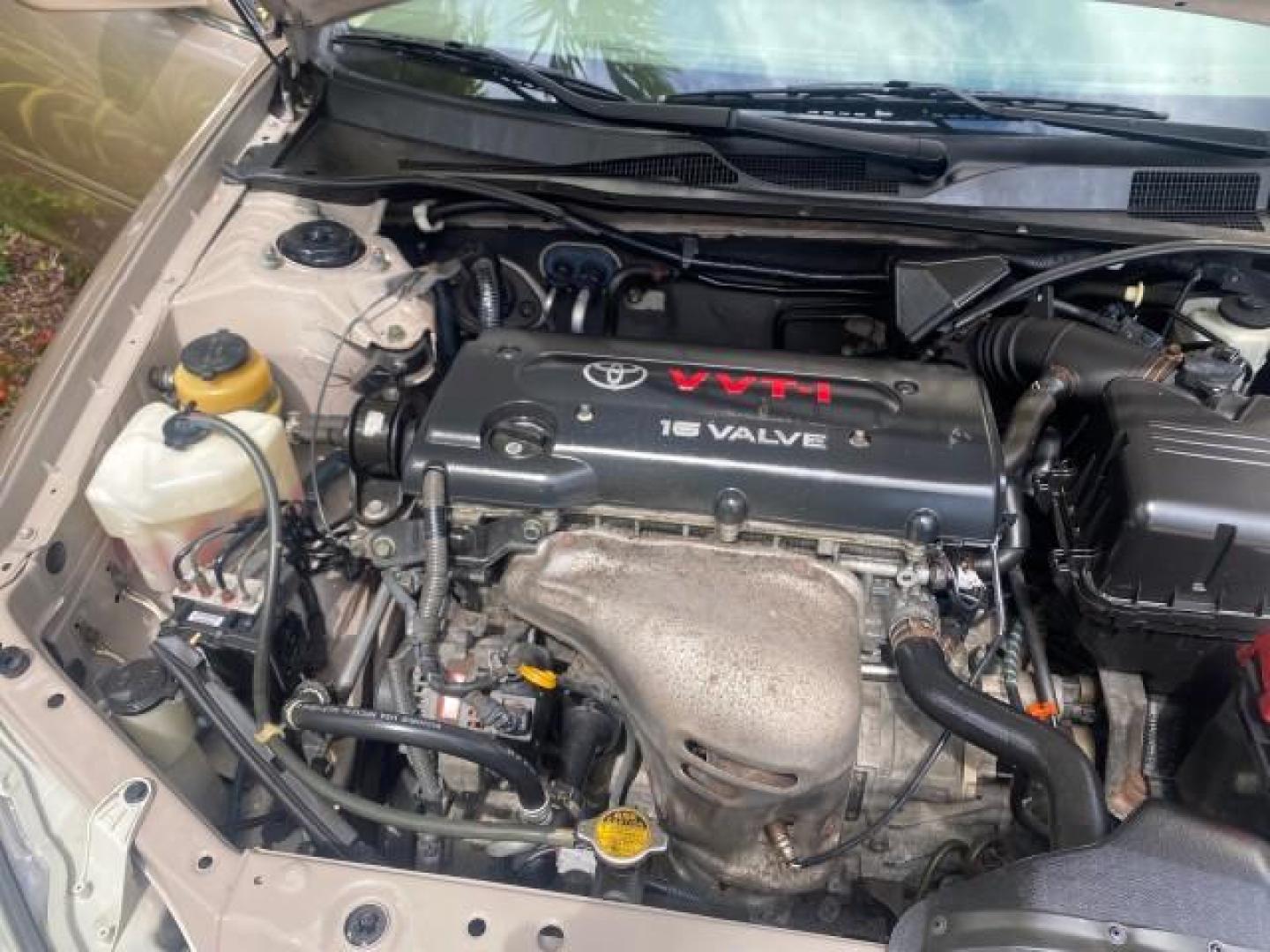 2005 Desert Sand Mica /Stone Toyota Camry LE LOW MILES 57,170 1 FLORIDA (4T1BE32KX5U) with an 2.4L DOHC SEFI Vvti 16-Valve 4-Cyl Engine engine, Automatic transmission, located at 4701 North Dixie Hwy, Pompano Beach, FL, 33064, (954) 422-2889, 26.240938, -80.123474 - OUR WEBPAGE FLORIDACARS1.COM HAS OVER 100 PHOTOS AND FREE CARFAX LINK 2005 TOYOTA CAMRY LE AUTO AC VIN: 4T1BE32KX5U991049 4 T 1 B E 3 2 K X 5 U 9 9 1 0 4 9 SEDAN 4 DR 2.4L I4 F DOHC 16V 34 MPG GASOLINE FRONT WHEEL DRIVE Top Features Cloth Seats Basic Features ABS Brakes Automatic Transmission Power - Photo#25