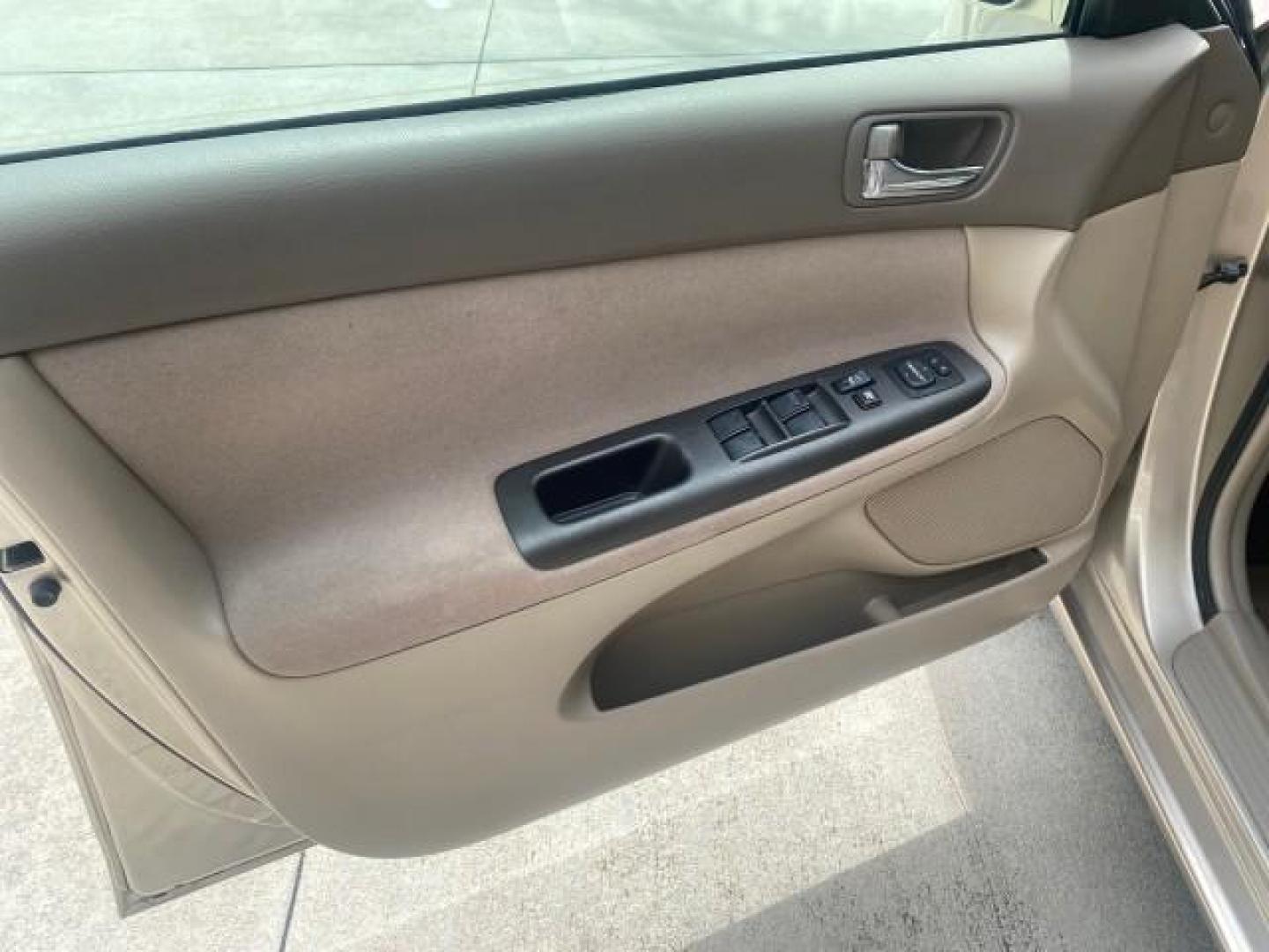 2005 Desert Sand Mica /Stone Toyota Camry LE LOW MILES 57,170 1 FLORIDA (4T1BE32KX5U) with an 2.4L DOHC SEFI Vvti 16-Valve 4-Cyl Engine engine, Automatic transmission, located at 4701 North Dixie Hwy, Pompano Beach, FL, 33064, (954) 422-2889, 26.240938, -80.123474 - OUR WEBPAGE FLORIDACARS1.COM HAS OVER 100 PHOTOS AND FREE CARFAX LINK 2005 TOYOTA CAMRY LE AUTO AC VIN: 4T1BE32KX5U991049 4 T 1 B E 3 2 K X 5 U 9 9 1 0 4 9 SEDAN 4 DR 2.4L I4 F DOHC 16V 34 MPG GASOLINE FRONT WHEEL DRIVE Top Features Cloth Seats Basic Features ABS Brakes Automatic Transmission Power - Photo#31