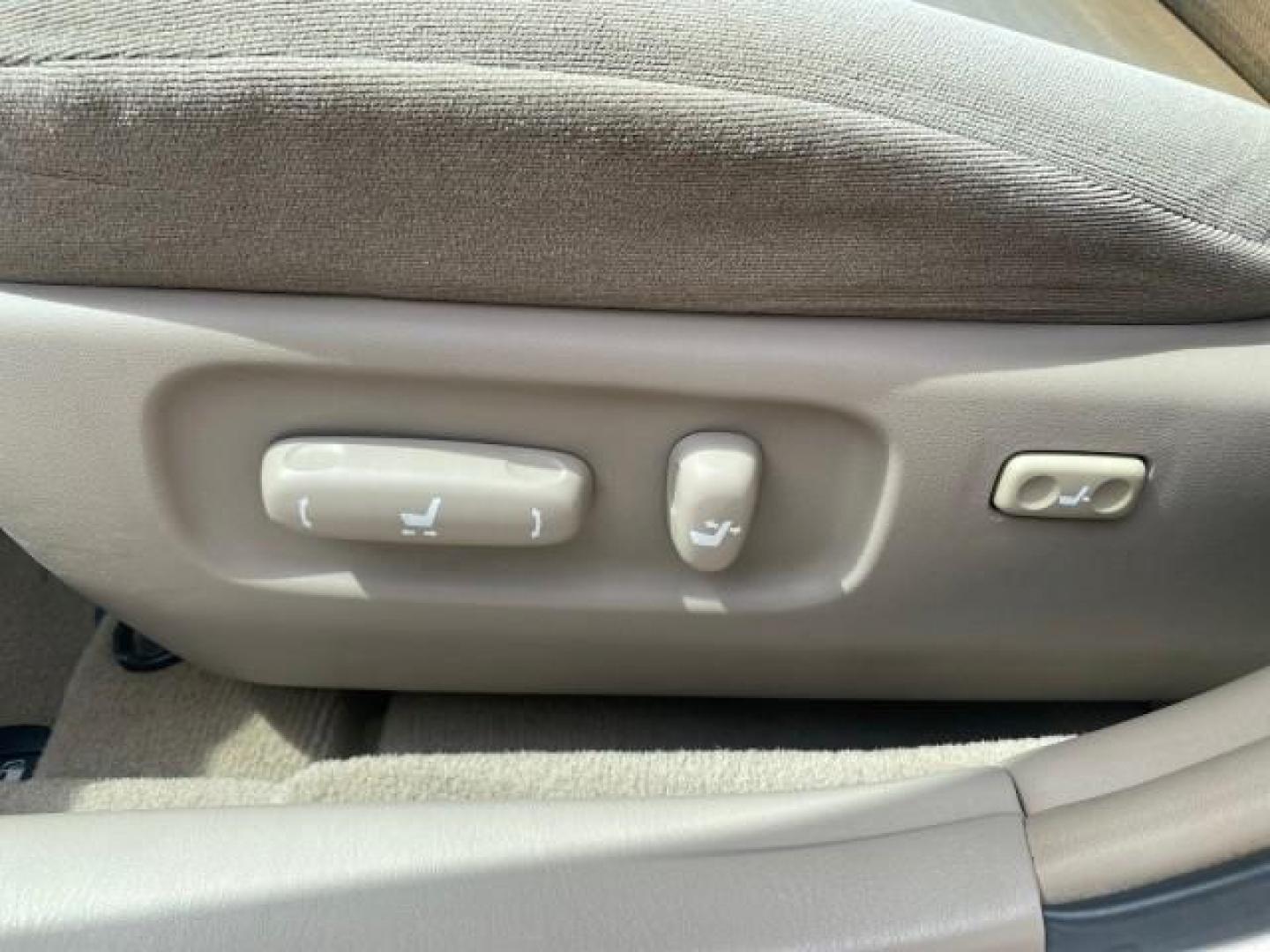 2005 Desert Sand Mica /Stone Toyota Camry LE LOW MILES 57,170 1 FLORIDA (4T1BE32KX5U) with an 2.4L DOHC SEFI Vvti 16-Valve 4-Cyl Engine engine, Automatic transmission, located at 4701 North Dixie Hwy, Pompano Beach, FL, 33064, (954) 422-2889, 26.240938, -80.123474 - OUR WEBPAGE FLORIDACARS1.COM HAS OVER 100 PHOTOS AND FREE CARFAX LINK 2005 TOYOTA CAMRY LE AUTO AC VIN: 4T1BE32KX5U991049 4 T 1 B E 3 2 K X 5 U 9 9 1 0 4 9 SEDAN 4 DR 2.4L I4 F DOHC 16V 34 MPG GASOLINE FRONT WHEEL DRIVE Top Features Cloth Seats Basic Features ABS Brakes Automatic Transmission Power - Photo#32