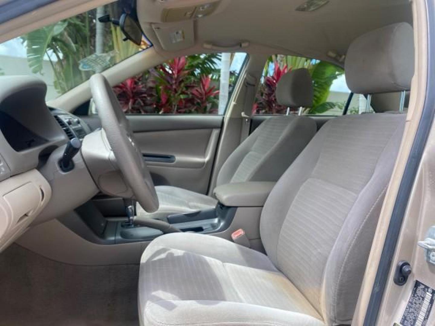 2005 Desert Sand Mica /Stone Toyota Camry LE LOW MILES 57,170 1 FLORIDA (4T1BE32KX5U) with an 2.4L DOHC SEFI Vvti 16-Valve 4-Cyl Engine engine, Automatic transmission, located at 4701 North Dixie Hwy, Pompano Beach, FL, 33064, (954) 422-2889, 26.240938, -80.123474 - OUR WEBPAGE FLORIDACARS1.COM HAS OVER 100 PHOTOS AND FREE CARFAX LINK 2005 TOYOTA CAMRY LE AUTO AC VIN: 4T1BE32KX5U991049 4 T 1 B E 3 2 K X 5 U 9 9 1 0 4 9 SEDAN 4 DR 2.4L I4 F DOHC 16V 34 MPG GASOLINE FRONT WHEEL DRIVE Top Features Cloth Seats Basic Features ABS Brakes Automatic Transmission Power - Photo#33