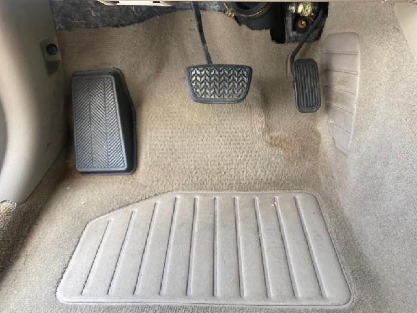 2005 Desert Sand Mica /Stone Toyota Camry LE LOW MILES 57,170 1 FLORIDA (4T1BE32KX5U) with an 2.4L DOHC SEFI Vvti 16-Valve 4-Cyl Engine engine, Automatic transmission, located at 4701 North Dixie Hwy, Pompano Beach, FL, 33064, (954) 422-2889, 26.240938, -80.123474 - OUR WEBPAGE FLORIDACARS1.COM HAS OVER 100 PHOTOS AND FREE CARFAX LINK 2005 TOYOTA CAMRY LE AUTO AC VIN: 4T1BE32KX5U991049 4 T 1 B E 3 2 K X 5 U 9 9 1 0 4 9 SEDAN 4 DR 2.4L I4 F DOHC 16V 34 MPG GASOLINE FRONT WHEEL DRIVE Top Features Cloth Seats Basic Features ABS Brakes Automatic Transmission Power - Photo#43