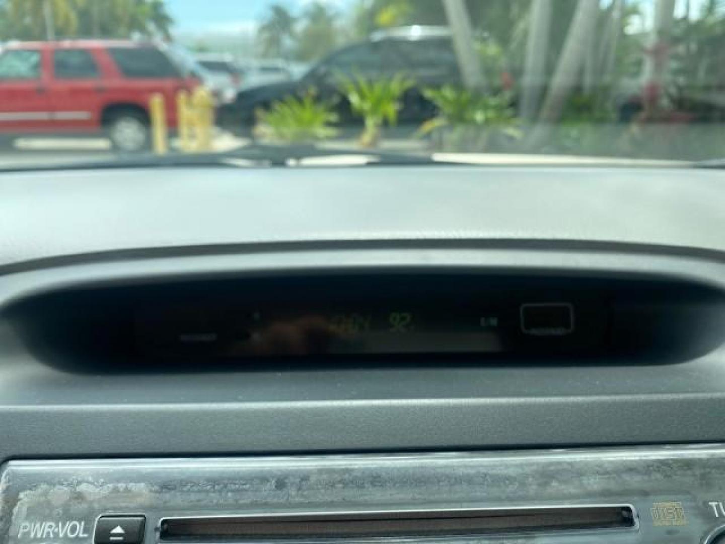 2005 Desert Sand Mica /Stone Toyota Camry LE LOW MILES 57,170 1 FLORIDA (4T1BE32KX5U) with an 2.4L DOHC SEFI Vvti 16-Valve 4-Cyl Engine engine, Automatic transmission, located at 4701 North Dixie Hwy, Pompano Beach, FL, 33064, (954) 422-2889, 26.240938, -80.123474 - OUR WEBPAGE FLORIDACARS1.COM HAS OVER 100 PHOTOS AND FREE CARFAX LINK 2005 TOYOTA CAMRY LE AUTO AC VIN: 4T1BE32KX5U991049 4 T 1 B E 3 2 K X 5 U 9 9 1 0 4 9 SEDAN 4 DR 2.4L I4 F DOHC 16V 34 MPG GASOLINE FRONT WHEEL DRIVE Top Features Cloth Seats Basic Features ABS Brakes Automatic Transmission Power - Photo#44