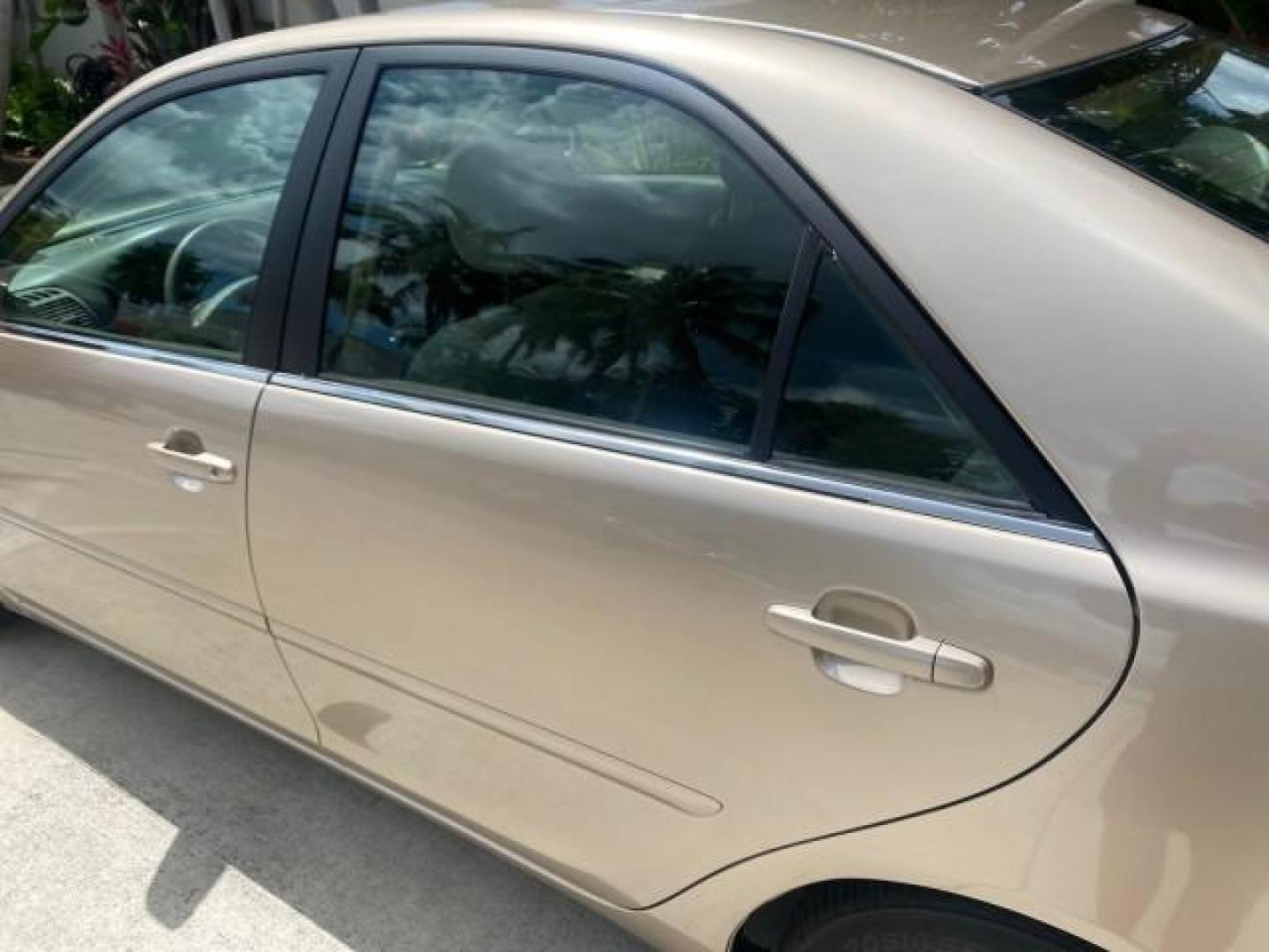 2005 Desert Sand Mica /Stone Toyota Camry LE LOW MILES 57,170 1 FLORIDA (4T1BE32KX5U) with an 2.4L DOHC SEFI Vvti 16-Valve 4-Cyl Engine engine, Automatic transmission, located at 4701 North Dixie Hwy, Pompano Beach, FL, 33064, (954) 422-2889, 26.240938, -80.123474 - OUR WEBPAGE FLORIDACARS1.COM HAS OVER 100 PHOTOS AND FREE CARFAX LINK 2005 TOYOTA CAMRY LE AUTO AC VIN: 4T1BE32KX5U991049 4 T 1 B E 3 2 K X 5 U 9 9 1 0 4 9 SEDAN 4 DR 2.4L I4 F DOHC 16V 34 MPG GASOLINE FRONT WHEEL DRIVE Top Features Cloth Seats Basic Features ABS Brakes Automatic Transmission Power - Photo#62