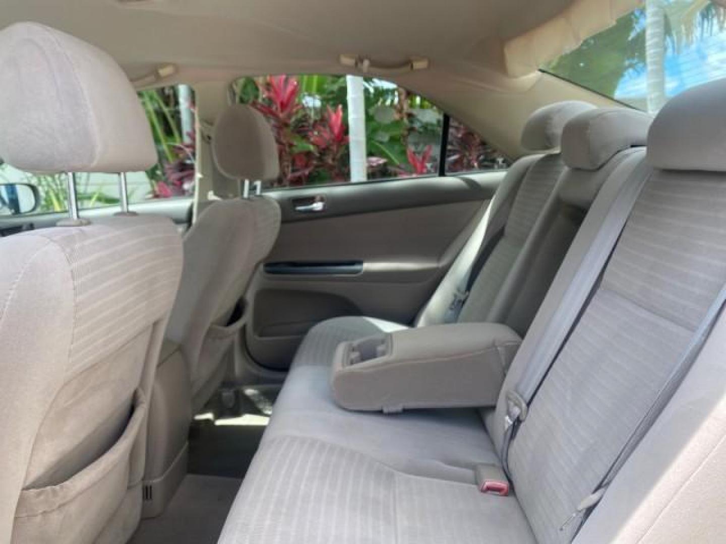 2005 Desert Sand Mica /Stone Toyota Camry LE LOW MILES 57,170 1 FLORIDA (4T1BE32KX5U) with an 2.4L DOHC SEFI Vvti 16-Valve 4-Cyl Engine engine, Automatic transmission, located at 4701 North Dixie Hwy, Pompano Beach, FL, 33064, (954) 422-2889, 26.240938, -80.123474 - OUR WEBPAGE FLORIDACARS1.COM HAS OVER 100 PHOTOS AND FREE CARFAX LINK 2005 TOYOTA CAMRY LE AUTO AC VIN: 4T1BE32KX5U991049 4 T 1 B E 3 2 K X 5 U 9 9 1 0 4 9 SEDAN 4 DR 2.4L I4 F DOHC 16V 34 MPG GASOLINE FRONT WHEEL DRIVE Top Features Cloth Seats Basic Features ABS Brakes Automatic Transmission Power - Photo#66