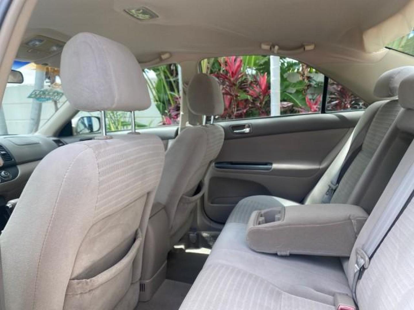 2005 Desert Sand Mica /Stone Toyota Camry LE LOW MILES 57,170 1 FLORIDA (4T1BE32KX5U) with an 2.4L DOHC SEFI Vvti 16-Valve 4-Cyl Engine engine, Automatic transmission, located at 4701 North Dixie Hwy, Pompano Beach, FL, 33064, (954) 422-2889, 26.240938, -80.123474 - OUR WEBPAGE FLORIDACARS1.COM HAS OVER 100 PHOTOS AND FREE CARFAX LINK 2005 TOYOTA CAMRY LE AUTO AC VIN: 4T1BE32KX5U991049 4 T 1 B E 3 2 K X 5 U 9 9 1 0 4 9 SEDAN 4 DR 2.4L I4 F DOHC 16V 34 MPG GASOLINE FRONT WHEEL DRIVE Top Features Cloth Seats Basic Features ABS Brakes Automatic Transmission Power - Photo#67