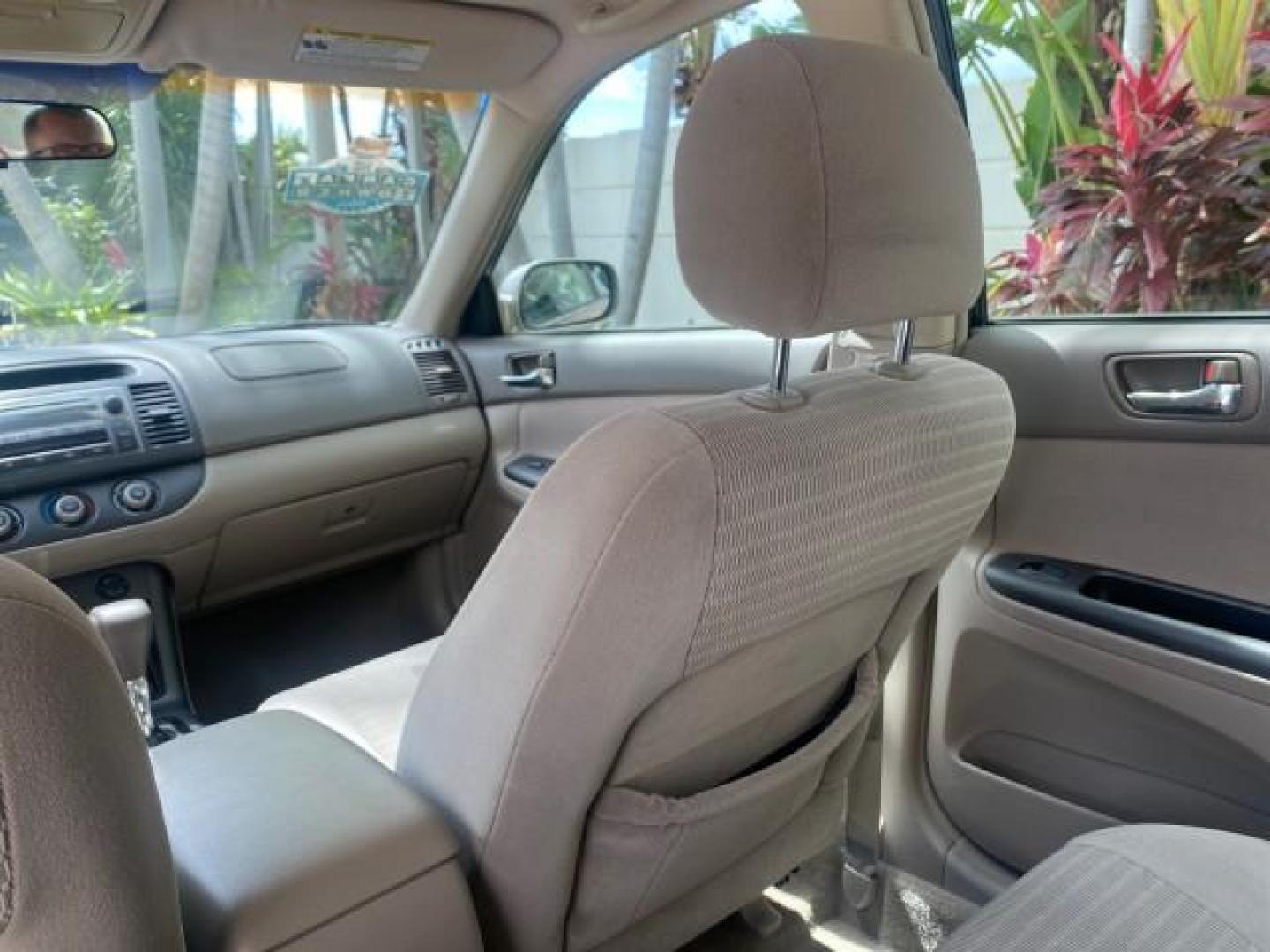2005 Desert Sand Mica /Stone Toyota Camry LE LOW MILES 57,170 1 FLORIDA (4T1BE32KX5U) with an 2.4L DOHC SEFI Vvti 16-Valve 4-Cyl Engine engine, Automatic transmission, located at 4701 North Dixie Hwy, Pompano Beach, FL, 33064, (954) 422-2889, 26.240938, -80.123474 - OUR WEBPAGE FLORIDACARS1.COM HAS OVER 100 PHOTOS AND FREE CARFAX LINK 2005 TOYOTA CAMRY LE AUTO AC VIN: 4T1BE32KX5U991049 4 T 1 B E 3 2 K X 5 U 9 9 1 0 4 9 SEDAN 4 DR 2.4L I4 F DOHC 16V 34 MPG GASOLINE FRONT WHEEL DRIVE Top Features Cloth Seats Basic Features ABS Brakes Automatic Transmission Power - Photo#70