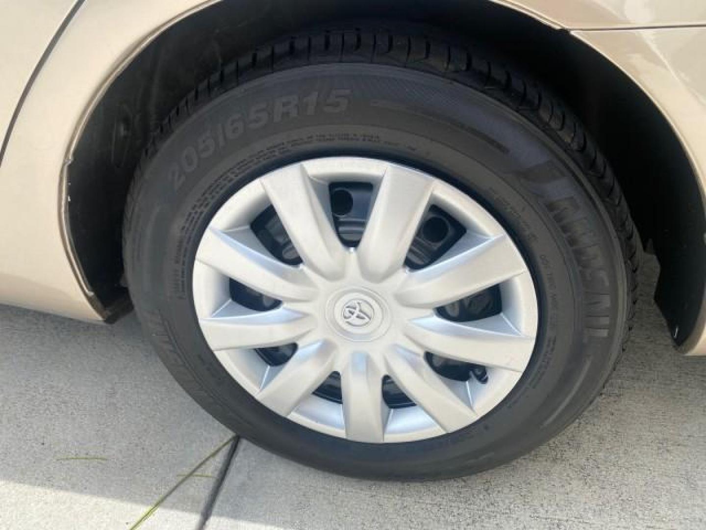 2005 Desert Sand Mica /Stone Toyota Camry LE LOW MILES 57,170 1 FLORIDA (4T1BE32KX5U) with an 2.4L DOHC SEFI Vvti 16-Valve 4-Cyl Engine engine, Automatic transmission, located at 4701 North Dixie Hwy, Pompano Beach, FL, 33064, (954) 422-2889, 26.240938, -80.123474 - OUR WEBPAGE FLORIDACARS1.COM HAS OVER 100 PHOTOS AND FREE CARFAX LINK 2005 TOYOTA CAMRY LE AUTO AC VIN: 4T1BE32KX5U991049 4 T 1 B E 3 2 K X 5 U 9 9 1 0 4 9 SEDAN 4 DR 2.4L I4 F DOHC 16V 34 MPG GASOLINE FRONT WHEEL DRIVE Top Features Cloth Seats Basic Features ABS Brakes Automatic Transmission Power - Photo#74