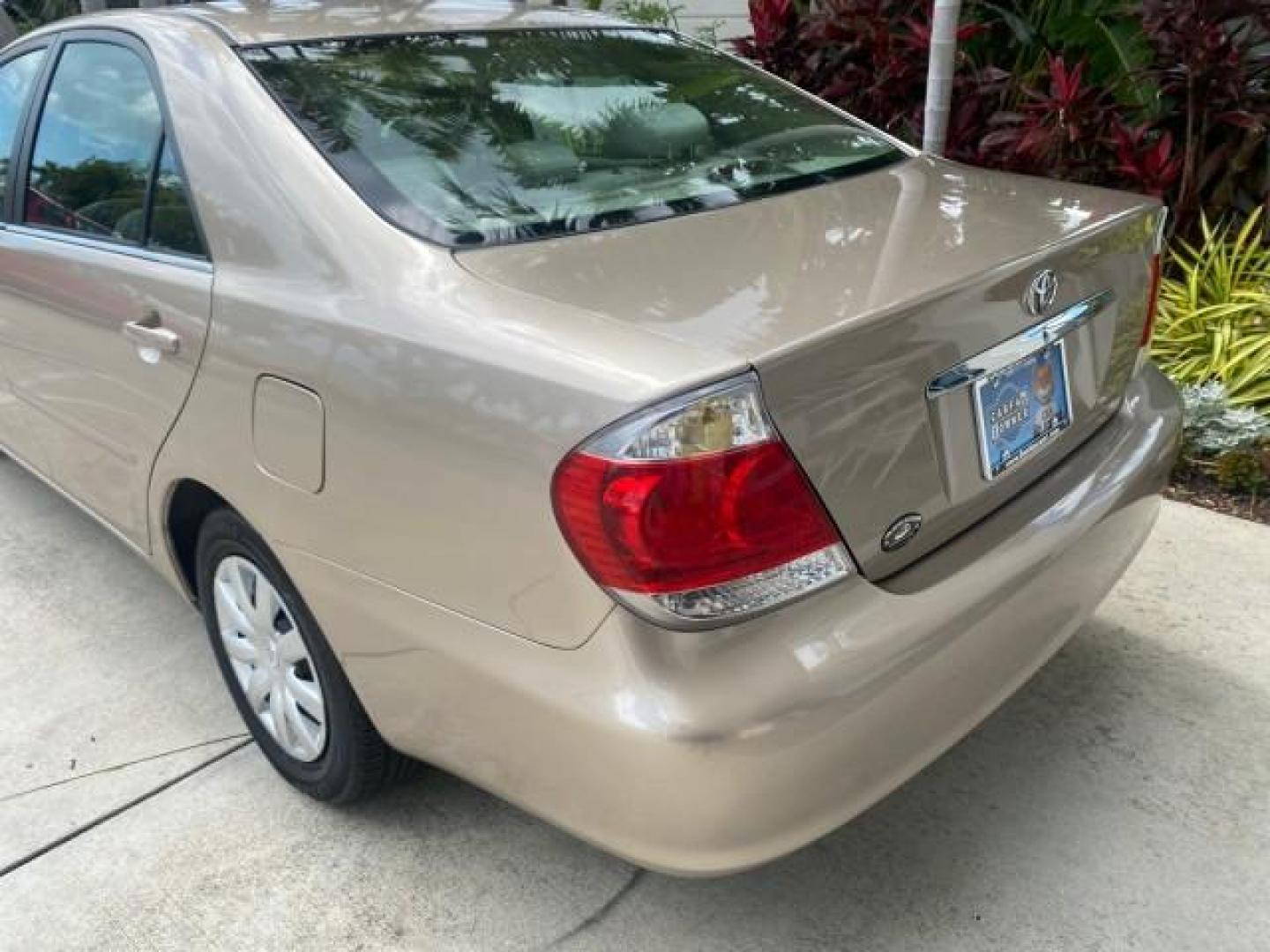 2005 Desert Sand Mica /Stone Toyota Camry LE LOW MILES 57,170 1 FLORIDA (4T1BE32KX5U) with an 2.4L DOHC SEFI Vvti 16-Valve 4-Cyl Engine engine, Automatic transmission, located at 4701 North Dixie Hwy, Pompano Beach, FL, 33064, (954) 422-2889, 26.240938, -80.123474 - OUR WEBPAGE FLORIDACARS1.COM HAS OVER 100 PHOTOS AND FREE CARFAX LINK 2005 TOYOTA CAMRY LE AUTO AC VIN: 4T1BE32KX5U991049 4 T 1 B E 3 2 K X 5 U 9 9 1 0 4 9 SEDAN 4 DR 2.4L I4 F DOHC 16V 34 MPG GASOLINE FRONT WHEEL DRIVE Top Features Cloth Seats Basic Features ABS Brakes Automatic Transmission Power - Photo#76