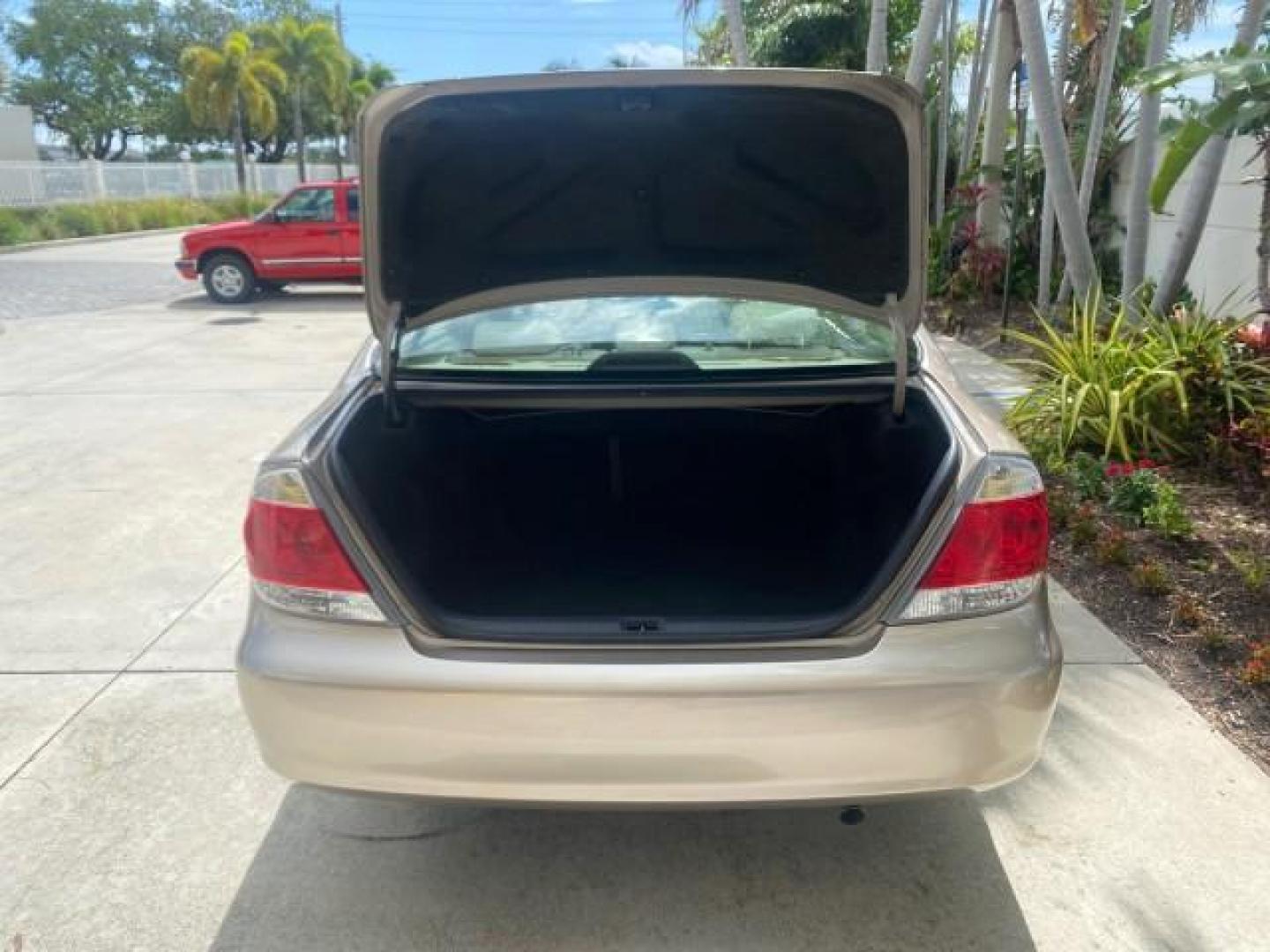 2005 Desert Sand Mica /Stone Toyota Camry LE LOW MILES 57,170 1 FLORIDA (4T1BE32KX5U) with an 2.4L DOHC SEFI Vvti 16-Valve 4-Cyl Engine engine, Automatic transmission, located at 4701 North Dixie Hwy, Pompano Beach, FL, 33064, (954) 422-2889, 26.240938, -80.123474 - OUR WEBPAGE FLORIDACARS1.COM HAS OVER 100 PHOTOS AND FREE CARFAX LINK 2005 TOYOTA CAMRY LE AUTO AC VIN: 4T1BE32KX5U991049 4 T 1 B E 3 2 K X 5 U 9 9 1 0 4 9 SEDAN 4 DR 2.4L I4 F DOHC 16V 34 MPG GASOLINE FRONT WHEEL DRIVE Top Features Cloth Seats Basic Features ABS Brakes Automatic Transmission Power - Photo#79