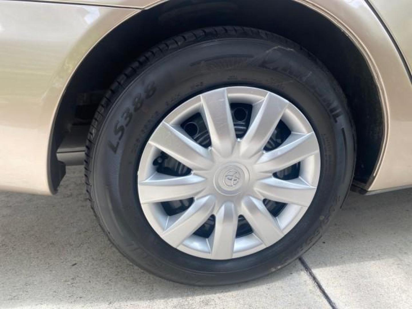 2005 Desert Sand Mica /Stone Toyota Camry LE LOW MILES 57,170 1 FLORIDA (4T1BE32KX5U) with an 2.4L DOHC SEFI Vvti 16-Valve 4-Cyl Engine engine, Automatic transmission, located at 4701 North Dixie Hwy, Pompano Beach, FL, 33064, (954) 422-2889, 26.240938, -80.123474 - OUR WEBPAGE FLORIDACARS1.COM HAS OVER 100 PHOTOS AND FREE CARFAX LINK 2005 TOYOTA CAMRY LE AUTO AC VIN: 4T1BE32KX5U991049 4 T 1 B E 3 2 K X 5 U 9 9 1 0 4 9 SEDAN 4 DR 2.4L I4 F DOHC 16V 34 MPG GASOLINE FRONT WHEEL DRIVE Top Features Cloth Seats Basic Features ABS Brakes Automatic Transmission Power - Photo#83