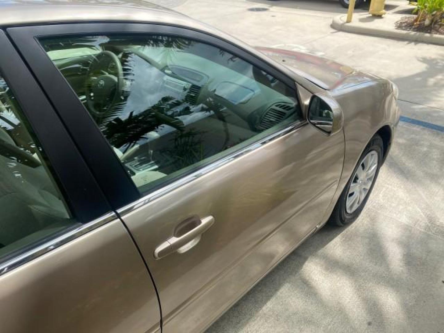 2005 Desert Sand Mica /Stone Toyota Camry LE LOW MILES 57,170 1 FLORIDA (4T1BE32KX5U) with an 2.4L DOHC SEFI Vvti 16-Valve 4-Cyl Engine engine, Automatic transmission, located at 4701 North Dixie Hwy, Pompano Beach, FL, 33064, (954) 422-2889, 26.240938, -80.123474 - OUR WEBPAGE FLORIDACARS1.COM HAS OVER 100 PHOTOS AND FREE CARFAX LINK 2005 TOYOTA CAMRY LE AUTO AC VIN: 4T1BE32KX5U991049 4 T 1 B E 3 2 K X 5 U 9 9 1 0 4 9 SEDAN 4 DR 2.4L I4 F DOHC 16V 34 MPG GASOLINE FRONT WHEEL DRIVE Top Features Cloth Seats Basic Features ABS Brakes Automatic Transmission Power - Photo#92