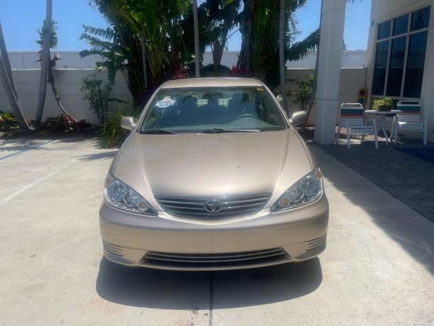 2005 Desert Sand Mica /Stone Toyota Camry LE LOW MILES 57,170 1 FLORIDA (4T1BE32KX5U) with an 2.4L DOHC SEFI Vvti 16-Valve 4-Cyl Engine engine, Automatic transmission, located at 4701 North Dixie Hwy, Pompano Beach, FL, 33064, (954) 422-2889, 26.240938, -80.123474 - OUR WEBPAGE FLORIDACARS1.COM HAS OVER 100 PHOTOS AND FREE CARFAX LINK 2005 TOYOTA CAMRY LE AUTO AC VIN: 4T1BE32KX5U991049 4 T 1 B E 3 2 K X 5 U 9 9 1 0 4 9 SEDAN 4 DR 2.4L I4 F DOHC 16V 34 MPG GASOLINE FRONT WHEEL DRIVE Top Features Cloth Seats Basic Features ABS Brakes Automatic Transmission Power - Photo#2