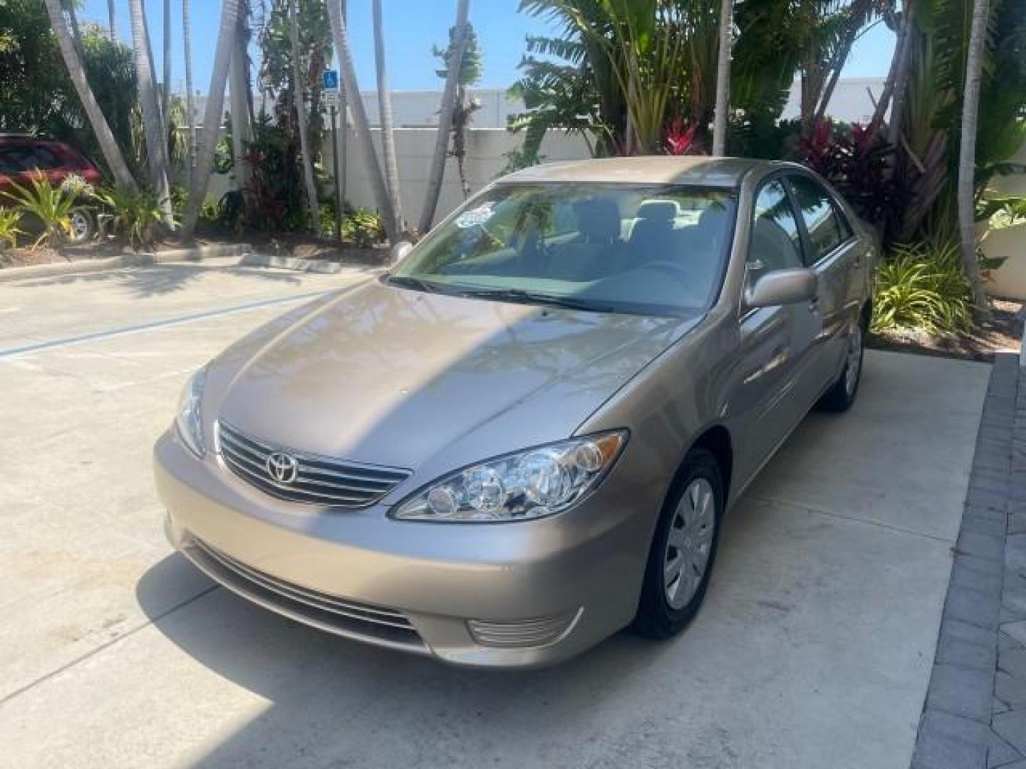 2005 Desert Sand Mica /Stone Toyota Camry LE LOW MILES 57,170 1 FLORIDA (4T1BE32KX5U) with an 2.4L DOHC SEFI Vvti 16-Valve 4-Cyl Engine engine, Automatic transmission, located at 4701 North Dixie Hwy, Pompano Beach, FL, 33064, (954) 422-2889, 26.240938, -80.123474 - OUR WEBPAGE FLORIDACARS1.COM HAS OVER 100 PHOTOS AND FREE CARFAX LINK 2005 TOYOTA CAMRY LE AUTO AC VIN: 4T1BE32KX5U991049 4 T 1 B E 3 2 K X 5 U 9 9 1 0 4 9 SEDAN 4 DR 2.4L I4 F DOHC 16V 34 MPG GASOLINE FRONT WHEEL DRIVE Top Features Cloth Seats Basic Features ABS Brakes Automatic Transmission Power - Photo#3