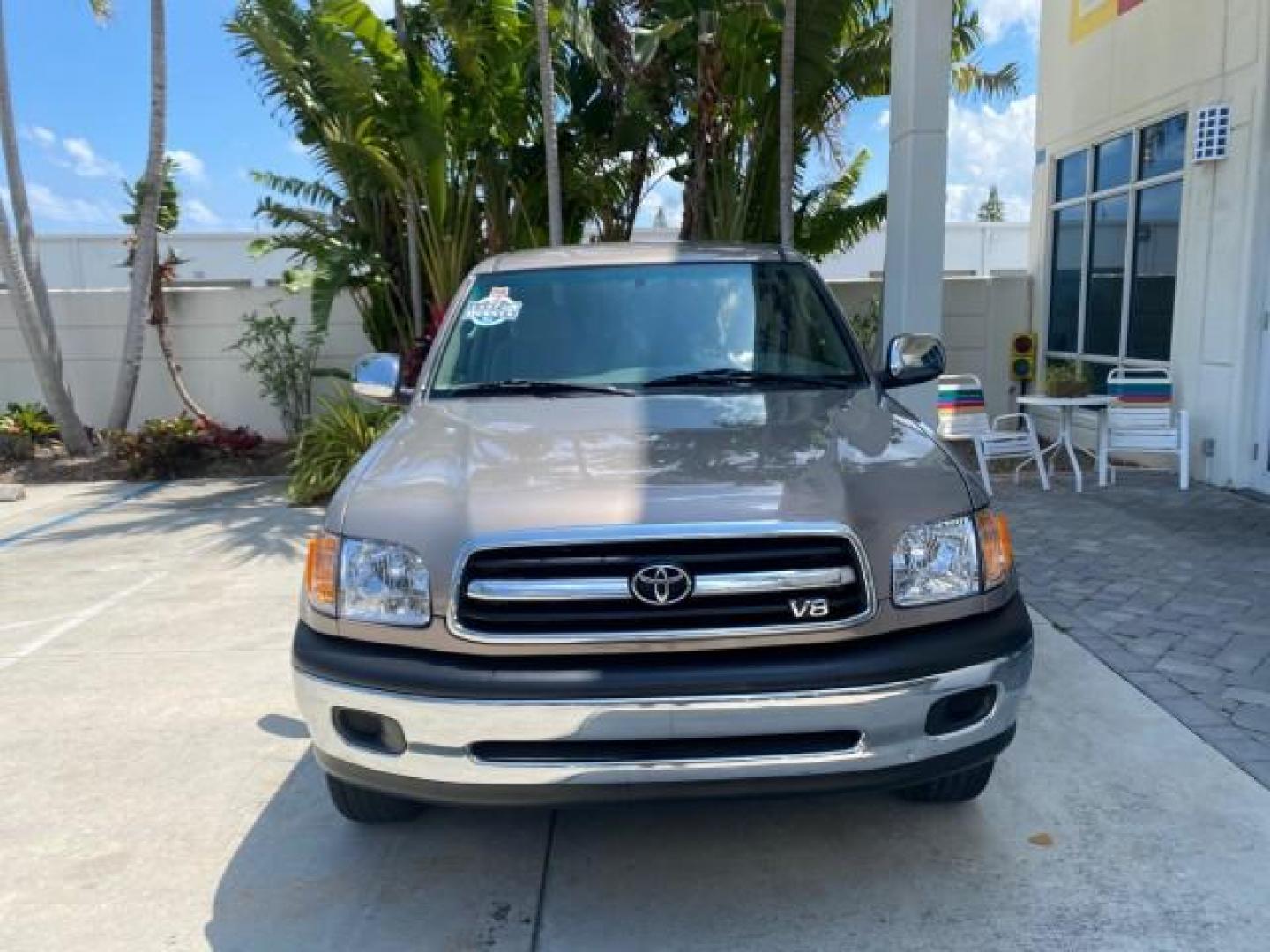 2002 Thunder Grey Metallic /Gray Toyota Tundra SR5 1 OWNER FLORIDA 4X4 (5TBBT44102S) with an 4.7L DOHC EFI 32-Valve V8 i-Force Engine engine, Automatic transmission, located at 4701 North Dixie Hwy, Pompano Beach, FL, 33064, (954) 422-2889, 26.240938, -80.123474 - OUR WEBPAGE FLORIDACARS1.COM HAS OVER 100 PHOTOS AND FREE CARFAX LINK 2002 TOYOTA TUNDRA SR5 V8 VIN: 5TBBT44102S289903 5 T B B T 4 4 1 0 2 S 2 8 9 9 0 3 4 DOOR EXTENDED CAB PICKUP 4 DR 4.7L V8 F DOHC 32V GASOLINE REAR WHEEL DRIVE W/ 4X4 Top Features 4WD/AWD Cloth Seats Alloy Wheels Tow Hitch Bed Lin - Photo#2