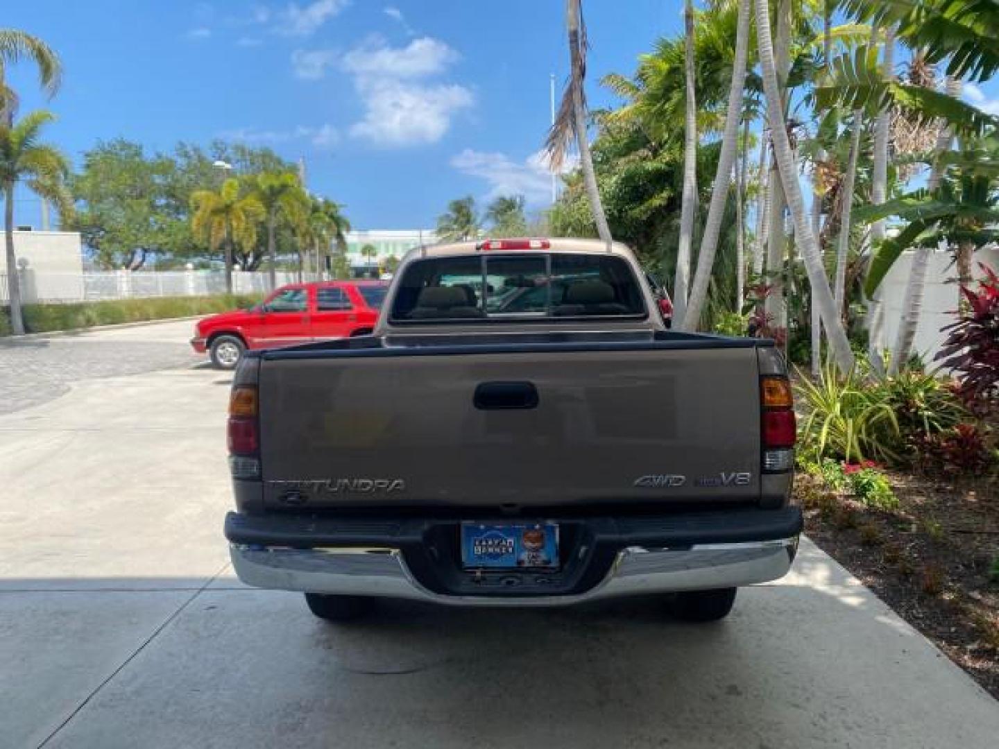 2002 Thunder Grey Metallic /Gray Toyota Tundra SR5 1 OWNER FLORIDA 4X4 (5TBBT44102S) with an 4.7L DOHC EFI 32-Valve V8 i-Force Engine engine, Automatic transmission, located at 4701 North Dixie Hwy, Pompano Beach, FL, 33064, (954) 422-2889, 26.240938, -80.123474 - OUR WEBPAGE FLORIDACARS1.COM HAS OVER 100 PHOTOS AND FREE CARFAX LINK 2002 TOYOTA TUNDRA SR5 V8 VIN: 5TBBT44102S289903 5 T B B T 4 4 1 0 2 S 2 8 9 9 0 3 4 DOOR EXTENDED CAB PICKUP 4 DR 4.7L V8 F DOHC 32V GASOLINE REAR WHEEL DRIVE W/ 4X4 Top Features 4WD/AWD Cloth Seats Alloy Wheels Tow Hitch Bed Lin - Photo#6