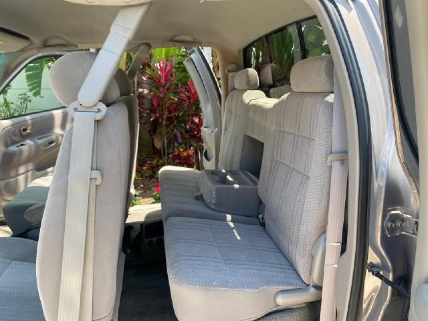 2002 Thunder Grey Metallic /Gray Toyota Tundra SR5 1 OWNER FLORIDA 4X4 (5TBBT44102S) with an 4.7L DOHC EFI 32-Valve V8 i-Force Engine engine, Automatic transmission, located at 4701 North Dixie Hwy, Pompano Beach, FL, 33064, (954) 422-2889, 26.240938, -80.123474 - OUR WEBPAGE FLORIDACARS1.COM HAS OVER 100 PHOTOS AND FREE CARFAX LINK 2002 TOYOTA TUNDRA SR5 V8 VIN: 5TBBT44102S289903 5 T B B T 4 4 1 0 2 S 2 8 9 9 0 3 4 DOOR EXTENDED CAB PICKUP 4 DR 4.7L V8 F DOHC 32V GASOLINE REAR WHEEL DRIVE W/ 4X4 Top Features 4WD/AWD Cloth Seats Alloy Wheels Tow Hitch Bed Lin - Photo#14