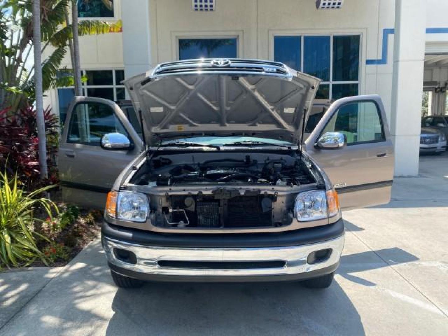 2002 Thunder Grey Metallic /Gray Toyota Tundra SR5 1 OWNER FLORIDA 4X4 (5TBBT44102S) with an 4.7L DOHC EFI 32-Valve V8 i-Force Engine engine, Automatic transmission, located at 4701 North Dixie Hwy, Pompano Beach, FL, 33064, (954) 422-2889, 26.240938, -80.123474 - OUR WEBPAGE FLORIDACARS1.COM HAS OVER 100 PHOTOS AND FREE CARFAX LINK 2002 TOYOTA TUNDRA SR5 V8 VIN: 5TBBT44102S289903 5 T B B T 4 4 1 0 2 S 2 8 9 9 0 3 4 DOOR EXTENDED CAB PICKUP 4 DR 4.7L V8 F DOHC 32V GASOLINE REAR WHEEL DRIVE W/ 4X4 Top Features 4WD/AWD Cloth Seats Alloy Wheels Tow Hitch Bed Lin - Photo#16