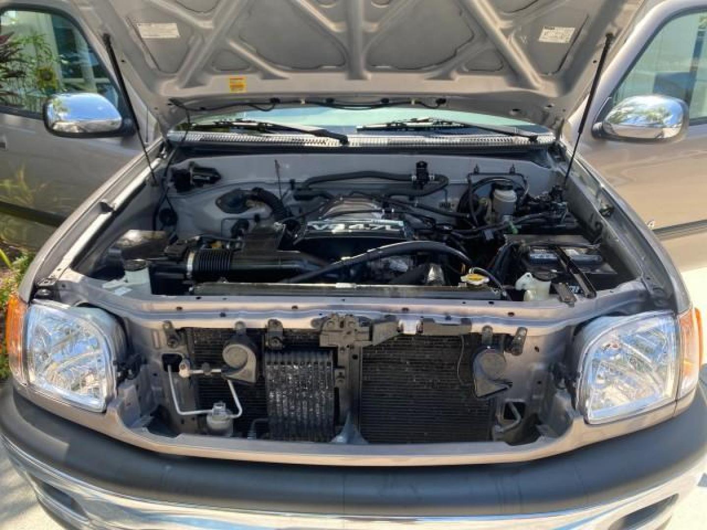 2002 Thunder Grey Metallic /Gray Toyota Tundra SR5 1 OWNER FLORIDA 4X4 (5TBBT44102S) with an 4.7L DOHC EFI 32-Valve V8 i-Force Engine engine, Automatic transmission, located at 4701 North Dixie Hwy, Pompano Beach, FL, 33064, (954) 422-2889, 26.240938, -80.123474 - OUR WEBPAGE FLORIDACARS1.COM HAS OVER 100 PHOTOS AND FREE CARFAX LINK 2002 TOYOTA TUNDRA SR5 V8 VIN: 5TBBT44102S289903 5 T B B T 4 4 1 0 2 S 2 8 9 9 0 3 4 DOOR EXTENDED CAB PICKUP 4 DR 4.7L V8 F DOHC 32V GASOLINE REAR WHEEL DRIVE W/ 4X4 Top Features 4WD/AWD Cloth Seats Alloy Wheels Tow Hitch Bed Lin - Photo#17