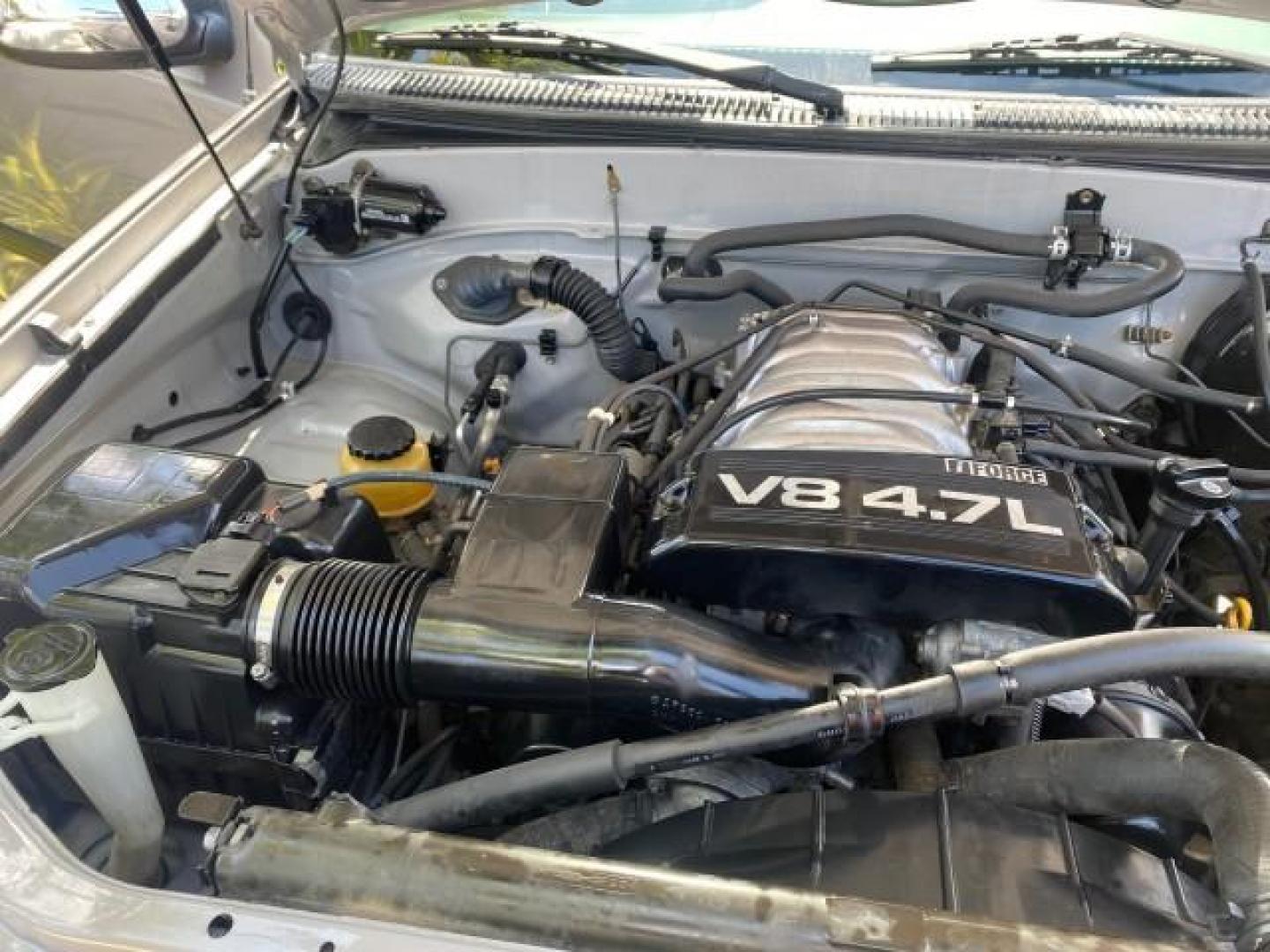 2002 Thunder Grey Metallic /Gray Toyota Tundra SR5 1 OWNER FLORIDA 4X4 (5TBBT44102S) with an 4.7L DOHC EFI 32-Valve V8 i-Force Engine engine, Automatic transmission, located at 4701 North Dixie Hwy, Pompano Beach, FL, 33064, (954) 422-2889, 26.240938, -80.123474 - OUR WEBPAGE FLORIDACARS1.COM HAS OVER 100 PHOTOS AND FREE CARFAX LINK 2002 TOYOTA TUNDRA SR5 V8 VIN: 5TBBT44102S289903 5 T B B T 4 4 1 0 2 S 2 8 9 9 0 3 4 DOOR EXTENDED CAB PICKUP 4 DR 4.7L V8 F DOHC 32V GASOLINE REAR WHEEL DRIVE W/ 4X4 Top Features 4WD/AWD Cloth Seats Alloy Wheels Tow Hitch Bed Lin - Photo#24