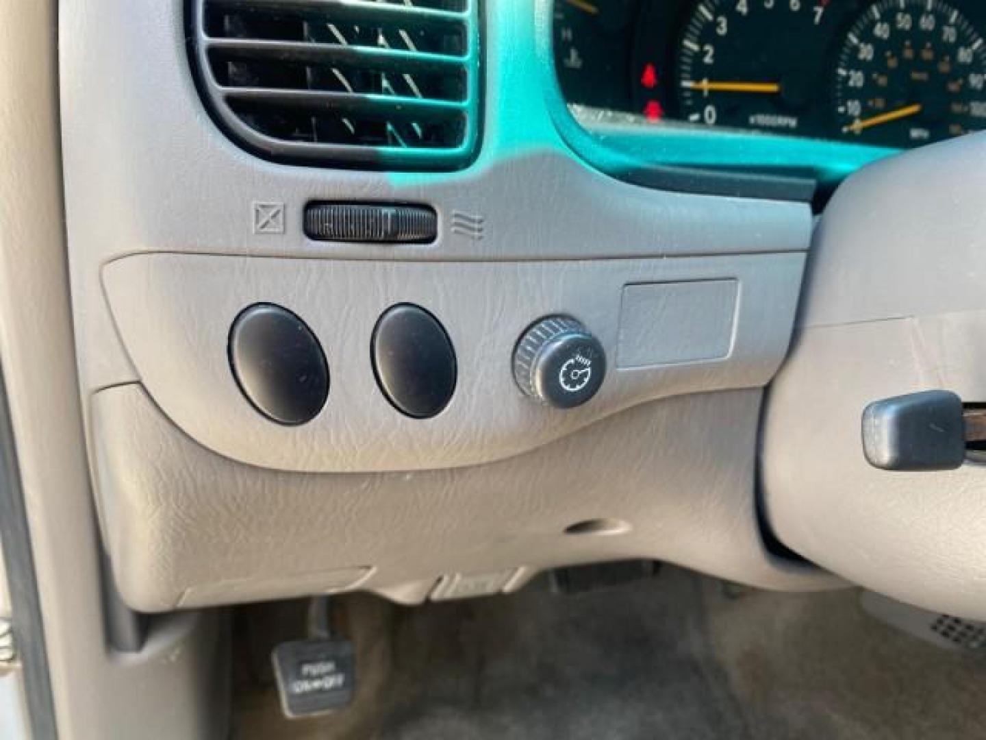 2002 Thunder Grey Metallic /Gray Toyota Tundra SR5 1 OWNER FLORIDA 4X4 (5TBBT44102S) with an 4.7L DOHC EFI 32-Valve V8 i-Force Engine engine, Automatic transmission, located at 4701 North Dixie Hwy, Pompano Beach, FL, 33064, (954) 422-2889, 26.240938, -80.123474 - OUR WEBPAGE FLORIDACARS1.COM HAS OVER 100 PHOTOS AND FREE CARFAX LINK 2002 TOYOTA TUNDRA SR5 V8 VIN: 5TBBT44102S289903 5 T B B T 4 4 1 0 2 S 2 8 9 9 0 3 4 DOOR EXTENDED CAB PICKUP 4 DR 4.7L V8 F DOHC 32V GASOLINE REAR WHEEL DRIVE W/ 4X4 Top Features 4WD/AWD Cloth Seats Alloy Wheels Tow Hitch Bed Lin - Photo#39