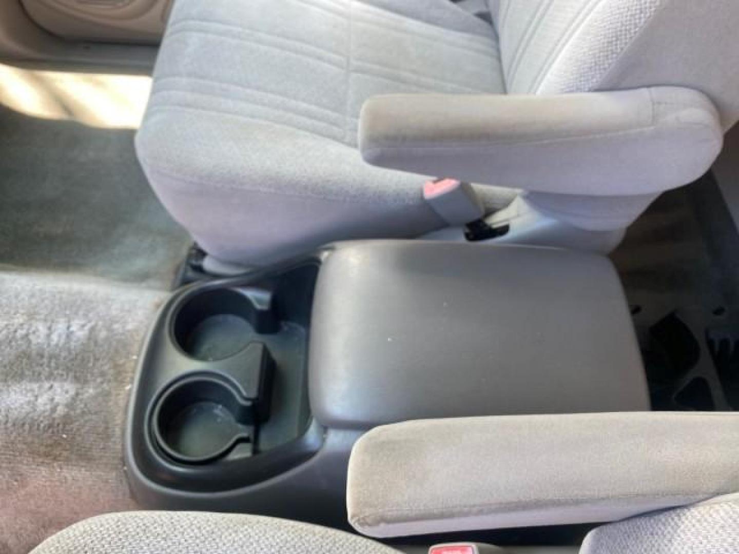 2002 Thunder Grey Metallic /Gray Toyota Tundra SR5 1 OWNER FLORIDA 4X4 (5TBBT44102S) with an 4.7L DOHC EFI 32-Valve V8 i-Force Engine engine, Automatic transmission, located at 4701 North Dixie Hwy, Pompano Beach, FL, 33064, (954) 422-2889, 26.240938, -80.123474 - OUR WEBPAGE FLORIDACARS1.COM HAS OVER 100 PHOTOS AND FREE CARFAX LINK 2002 TOYOTA TUNDRA SR5 V8 VIN: 5TBBT44102S289903 5 T B B T 4 4 1 0 2 S 2 8 9 9 0 3 4 DOOR EXTENDED CAB PICKUP 4 DR 4.7L V8 F DOHC 32V GASOLINE REAR WHEEL DRIVE W/ 4X4 Top Features 4WD/AWD Cloth Seats Alloy Wheels Tow Hitch Bed Lin - Photo#46