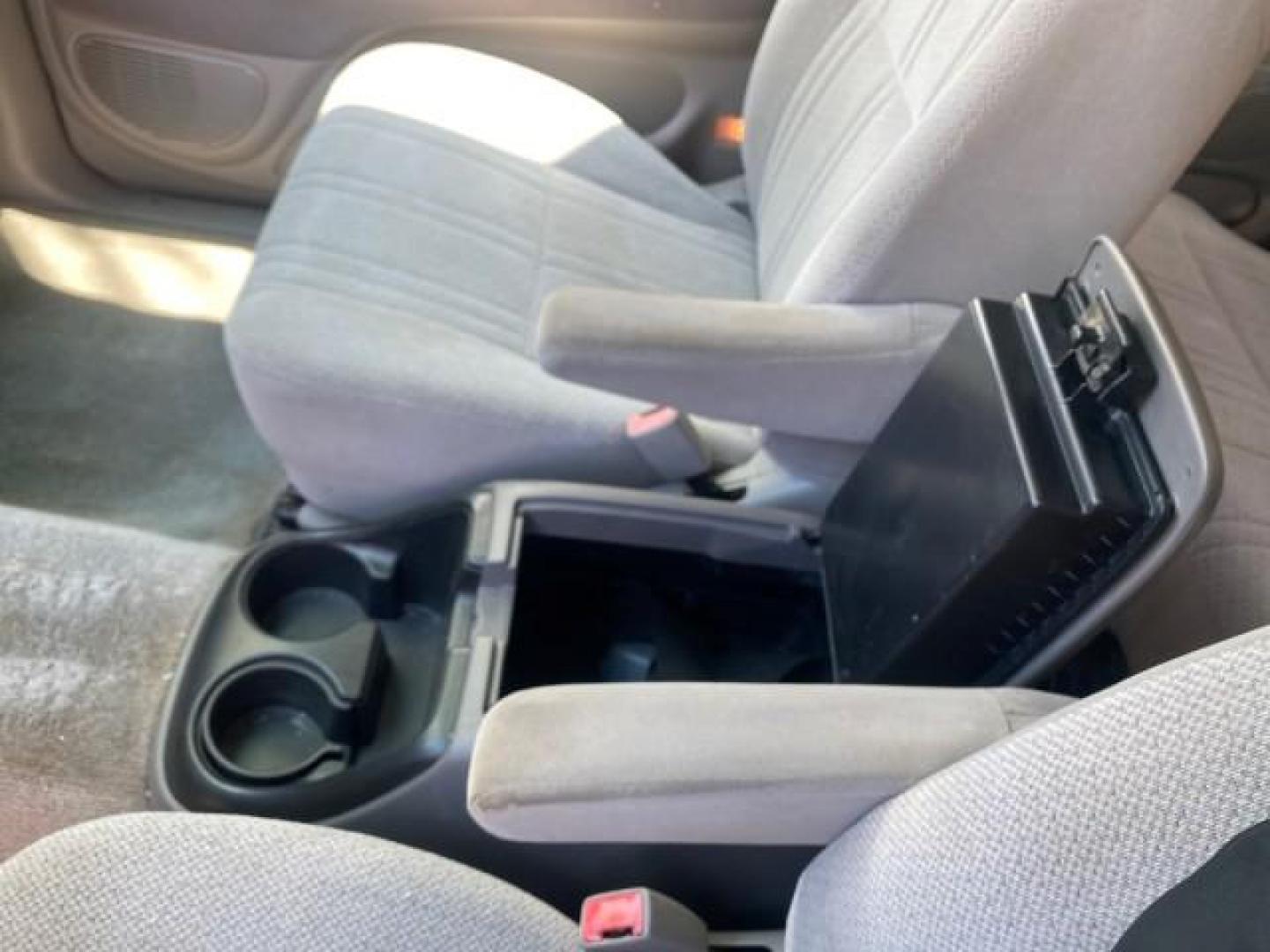2002 Thunder Grey Metallic /Gray Toyota Tundra SR5 1 OWNER FLORIDA 4X4 (5TBBT44102S) with an 4.7L DOHC EFI 32-Valve V8 i-Force Engine engine, Automatic transmission, located at 4701 North Dixie Hwy, Pompano Beach, FL, 33064, (954) 422-2889, 26.240938, -80.123474 - OUR WEBPAGE FLORIDACARS1.COM HAS OVER 100 PHOTOS AND FREE CARFAX LINK 2002 TOYOTA TUNDRA SR5 V8 VIN: 5TBBT44102S289903 5 T B B T 4 4 1 0 2 S 2 8 9 9 0 3 4 DOOR EXTENDED CAB PICKUP 4 DR 4.7L V8 F DOHC 32V GASOLINE REAR WHEEL DRIVE W/ 4X4 Top Features 4WD/AWD Cloth Seats Alloy Wheels Tow Hitch Bed Lin - Photo#47