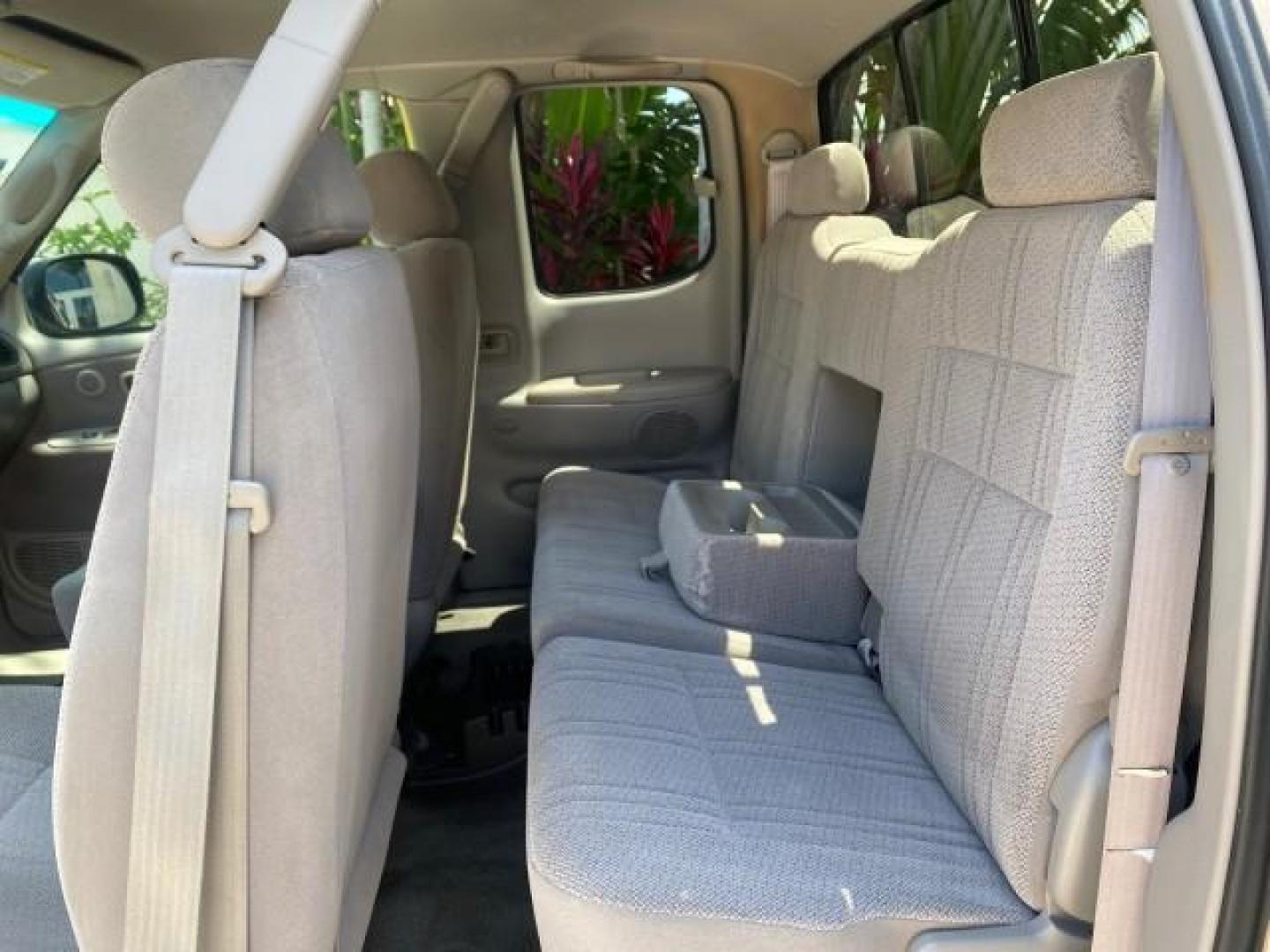 2002 Thunder Grey Metallic /Gray Toyota Tundra SR5 1 OWNER FLORIDA 4X4 (5TBBT44102S) with an 4.7L DOHC EFI 32-Valve V8 i-Force Engine engine, Automatic transmission, located at 4701 North Dixie Hwy, Pompano Beach, FL, 33064, (954) 422-2889, 26.240938, -80.123474 - OUR WEBPAGE FLORIDACARS1.COM HAS OVER 100 PHOTOS AND FREE CARFAX LINK 2002 TOYOTA TUNDRA SR5 V8 VIN: 5TBBT44102S289903 5 T B B T 4 4 1 0 2 S 2 8 9 9 0 3 4 DOOR EXTENDED CAB PICKUP 4 DR 4.7L V8 F DOHC 32V GASOLINE REAR WHEEL DRIVE W/ 4X4 Top Features 4WD/AWD Cloth Seats Alloy Wheels Tow Hitch Bed Lin - Photo#59